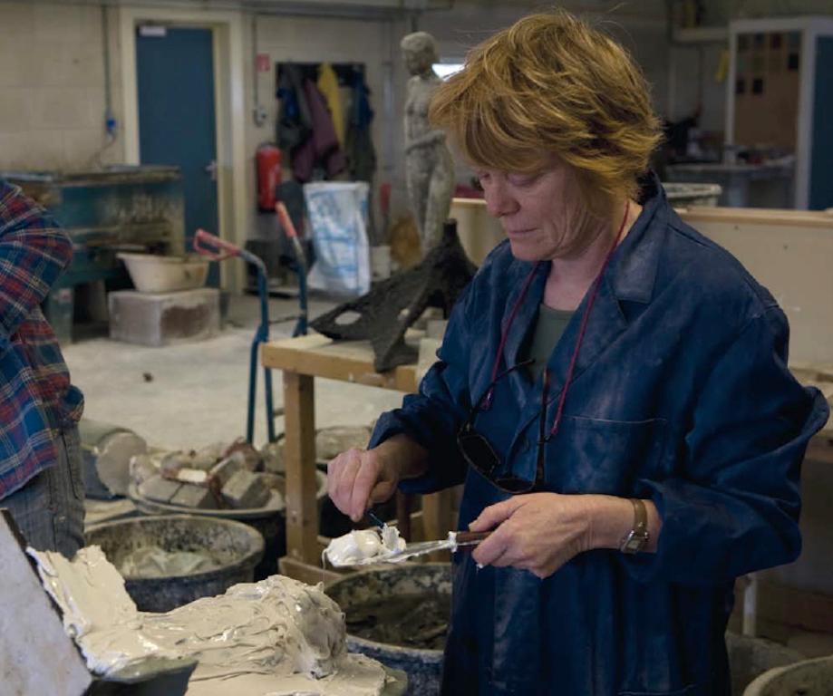 ''Kizz'', scultura contemporanea in bronzo Ritratto di un cucciolo d'anatra, marrone in vendita 5