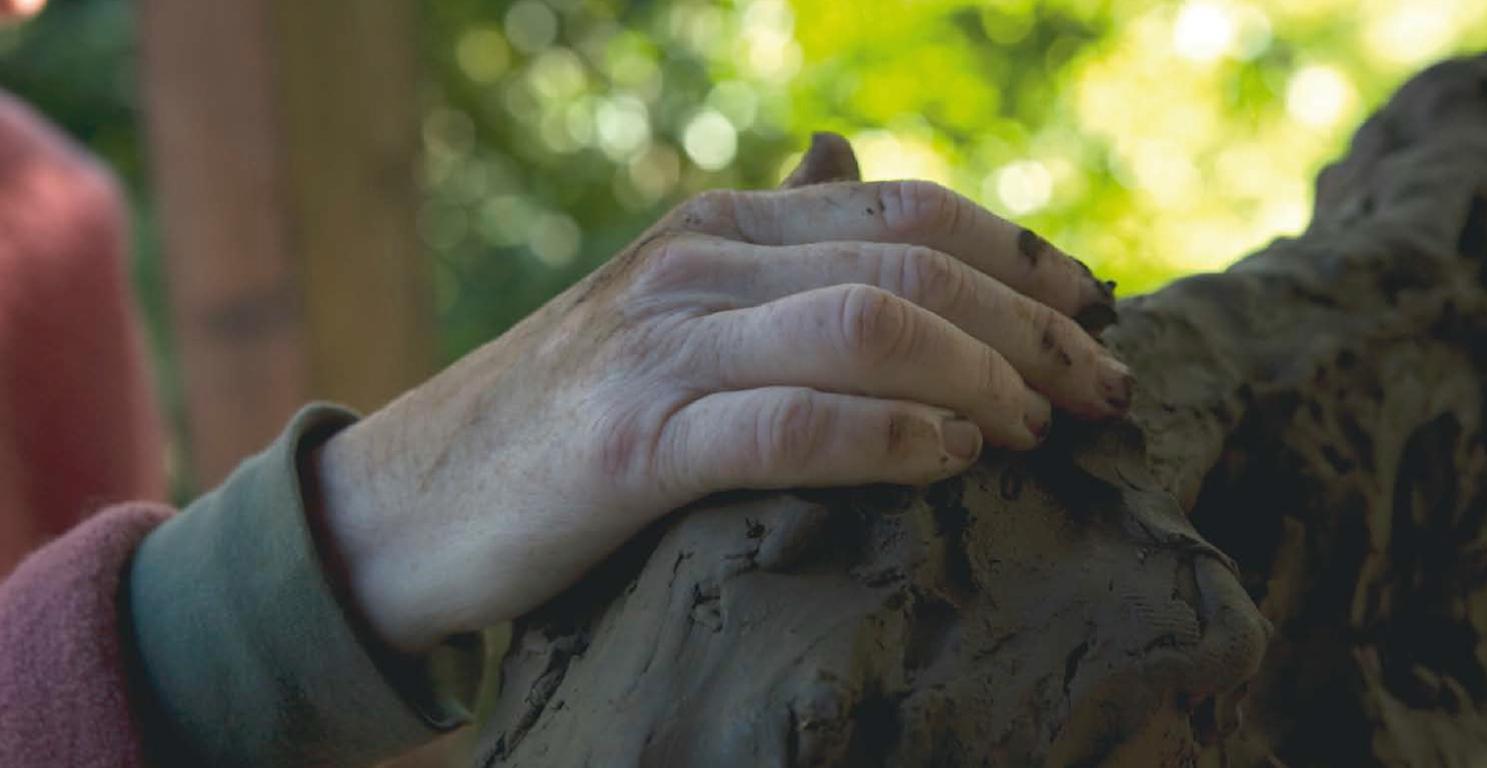 ''Kizz'', scultura contemporanea in bronzo Ritratto di un cucciolo d'anatra, marrone in vendita 7