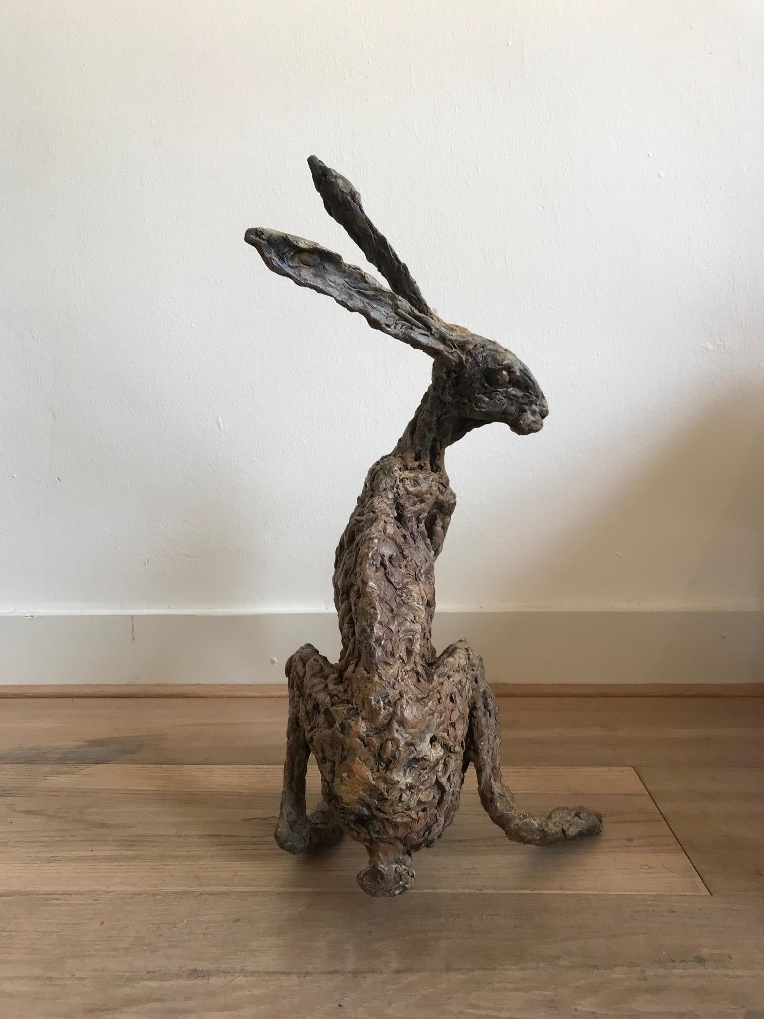 „Miss Twiggy“, zeitgenössische Bronzeskulptur-Porträt eines Hares im Angebot 1