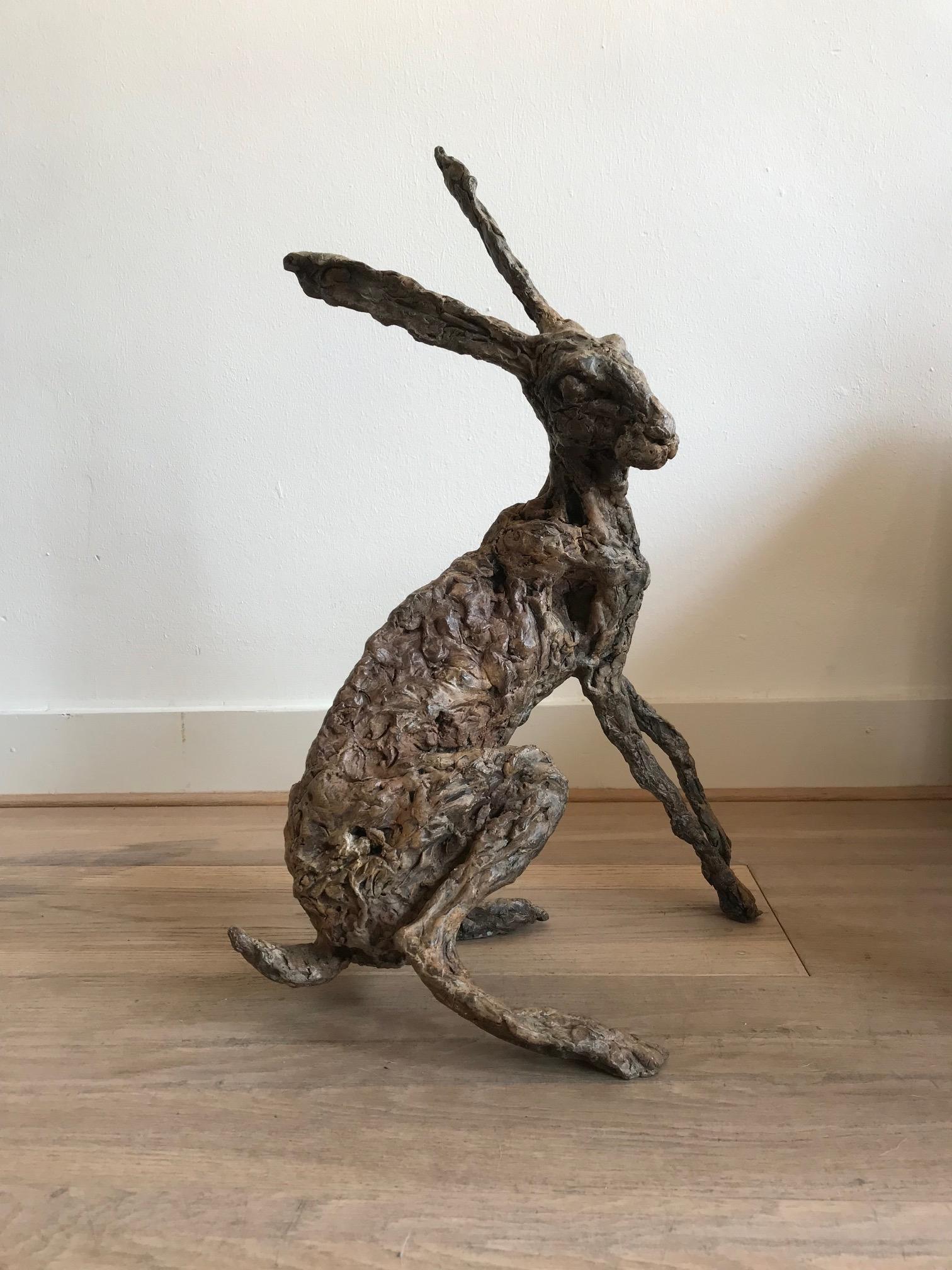 „Miss Twiggy“, zeitgenössische Bronzeskulptur-Porträt eines Hares im Angebot 2