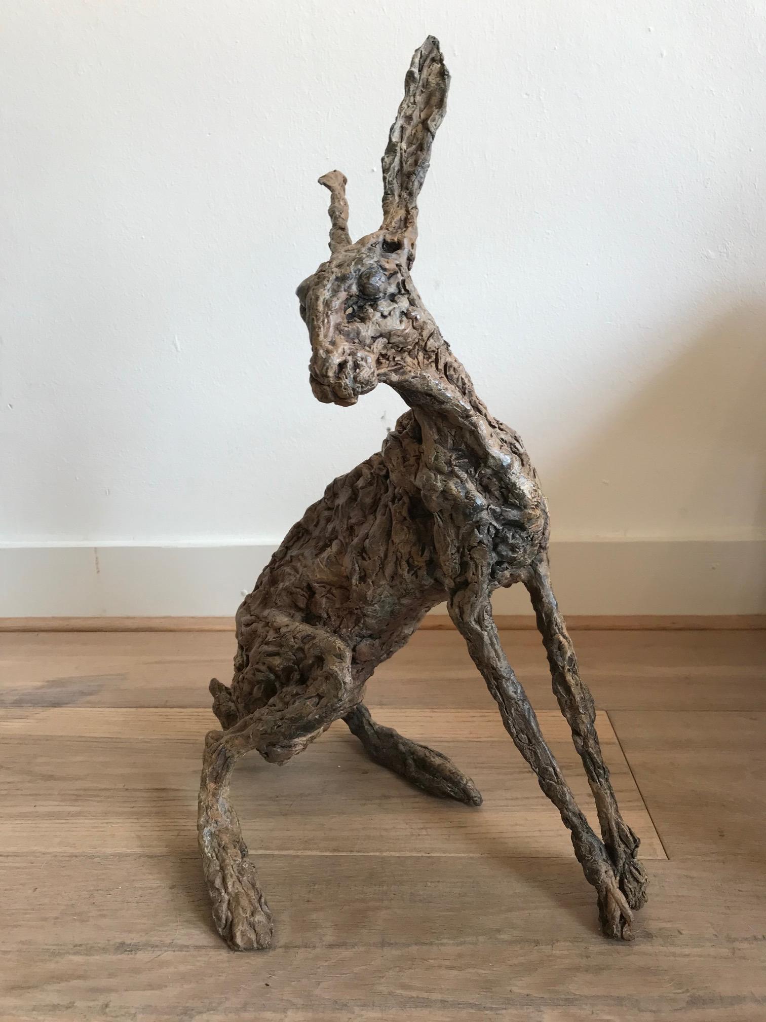 „Miss Twiggy“, zeitgenössische Bronzeskulptur-Porträt eines Hares im Angebot 5
