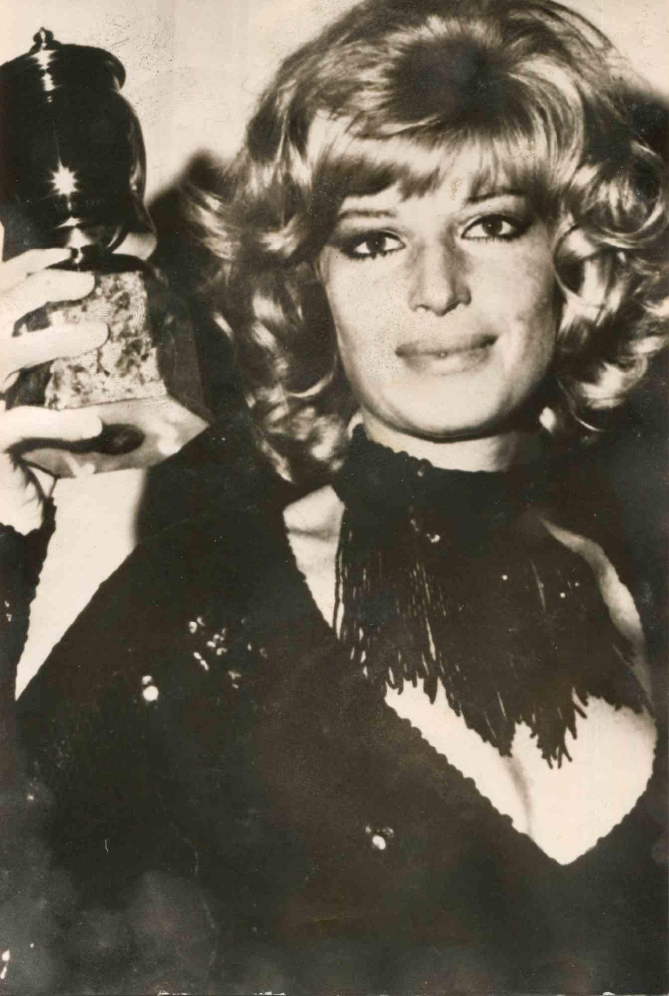 Portrait vintage de Monica Vitti est une photo vintage en noir et blanc représentant l'actrice italienne dans les années 1970.

 Par l'Agenzia Nazionale Stampa Associata (ANSA)

Monica Vitti est née à Rome le 3 novembre 1931. Admise en 1950 à