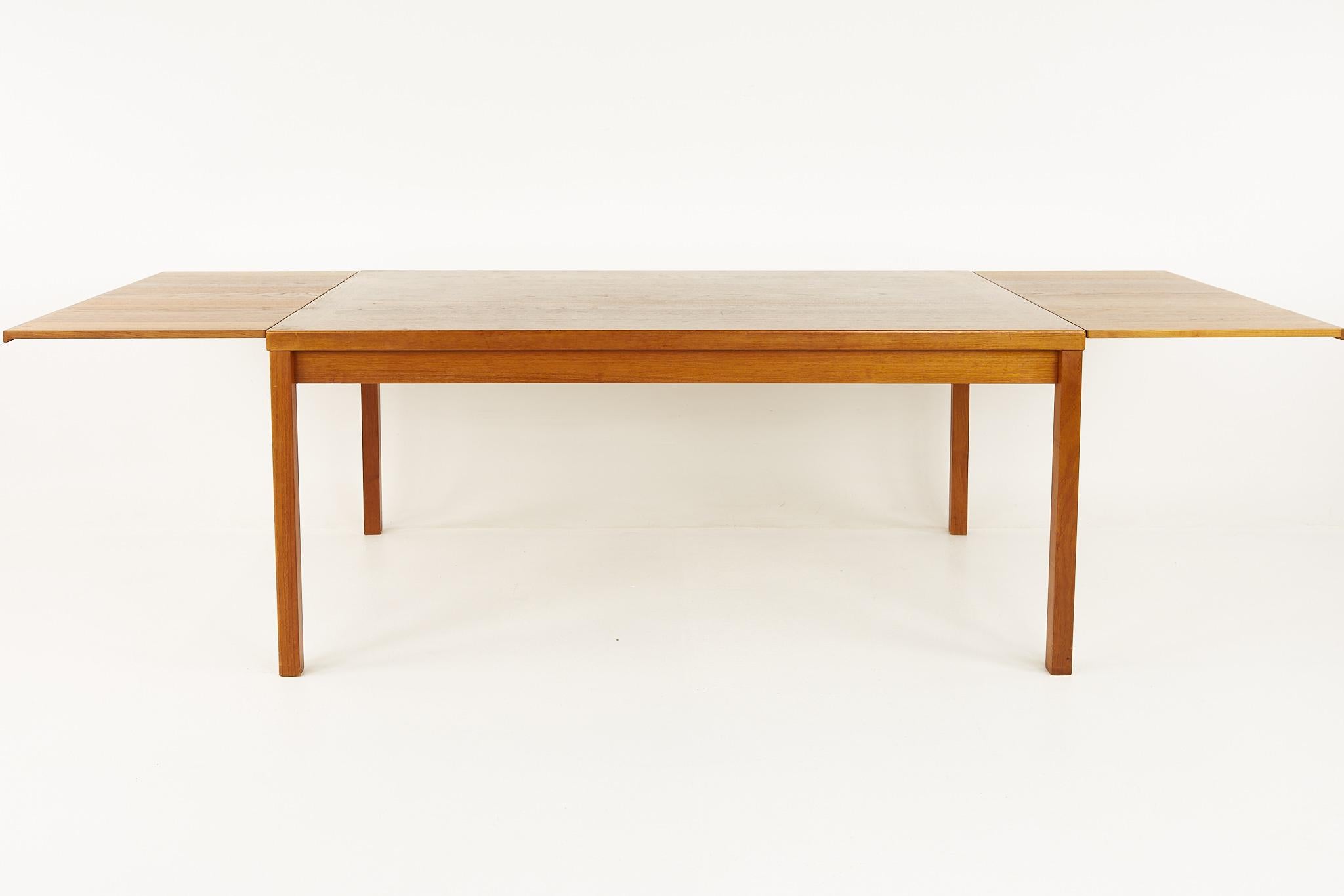 Ansager Mobler Mid Century Teak Hidden Leaf Dining Table In Good Condition In Countryside, IL