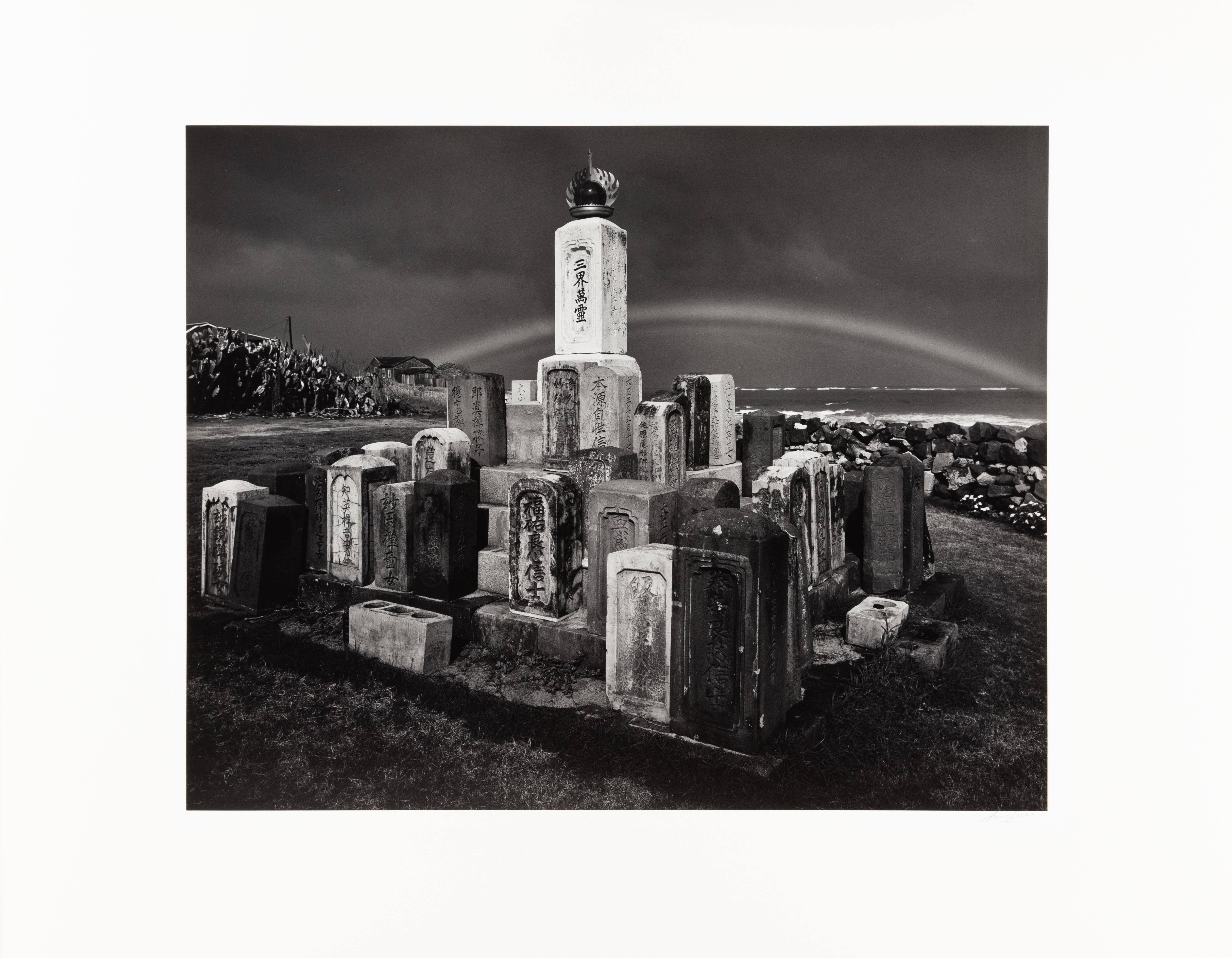 Buddhistische Grabsteine und Regenbogen, Maui, Hawaii (Moderne), Photograph, von Ansel Adams