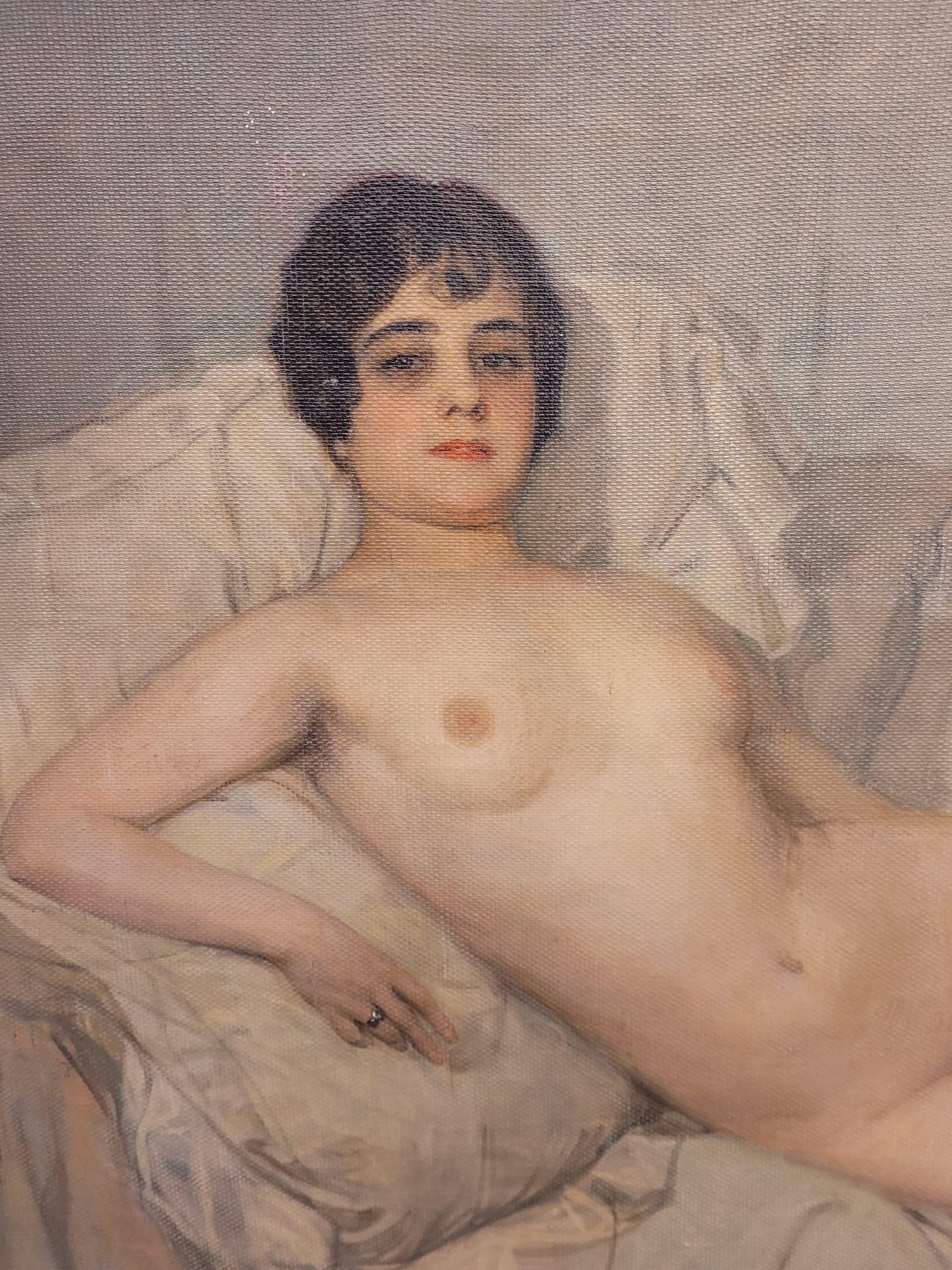 Outstanding oil on canvas by Anselmo Miguel Nieto, representing a female nude. It was in the genre of portraiture that the painter shone above all others, but it is his portraits of women that made him an exceptional painter.

The work represents