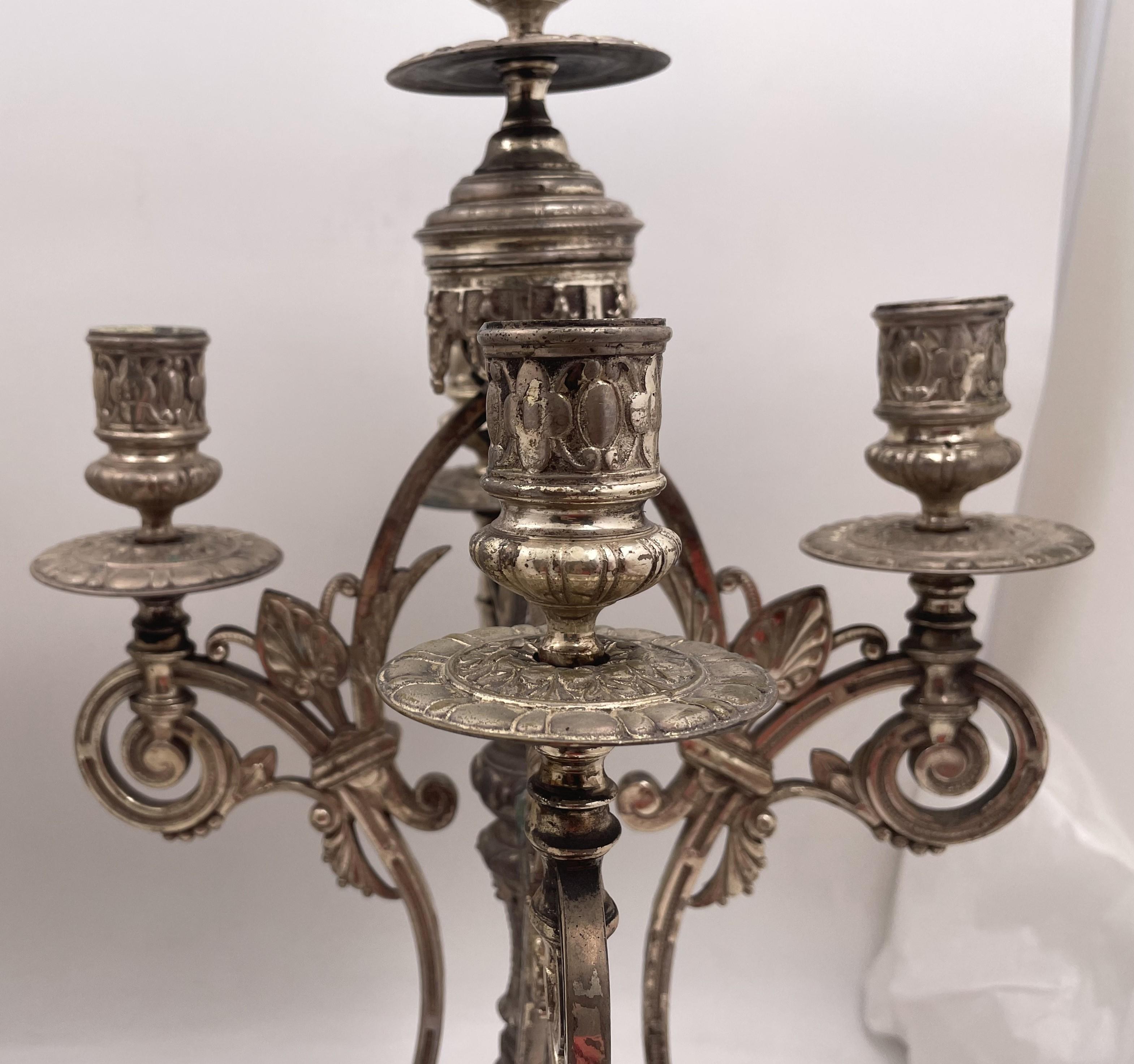 Argento Ansonia Coppia di candelabri a 5 luci in argento dell'Aesthetic Movement del XIX secolo in vendita