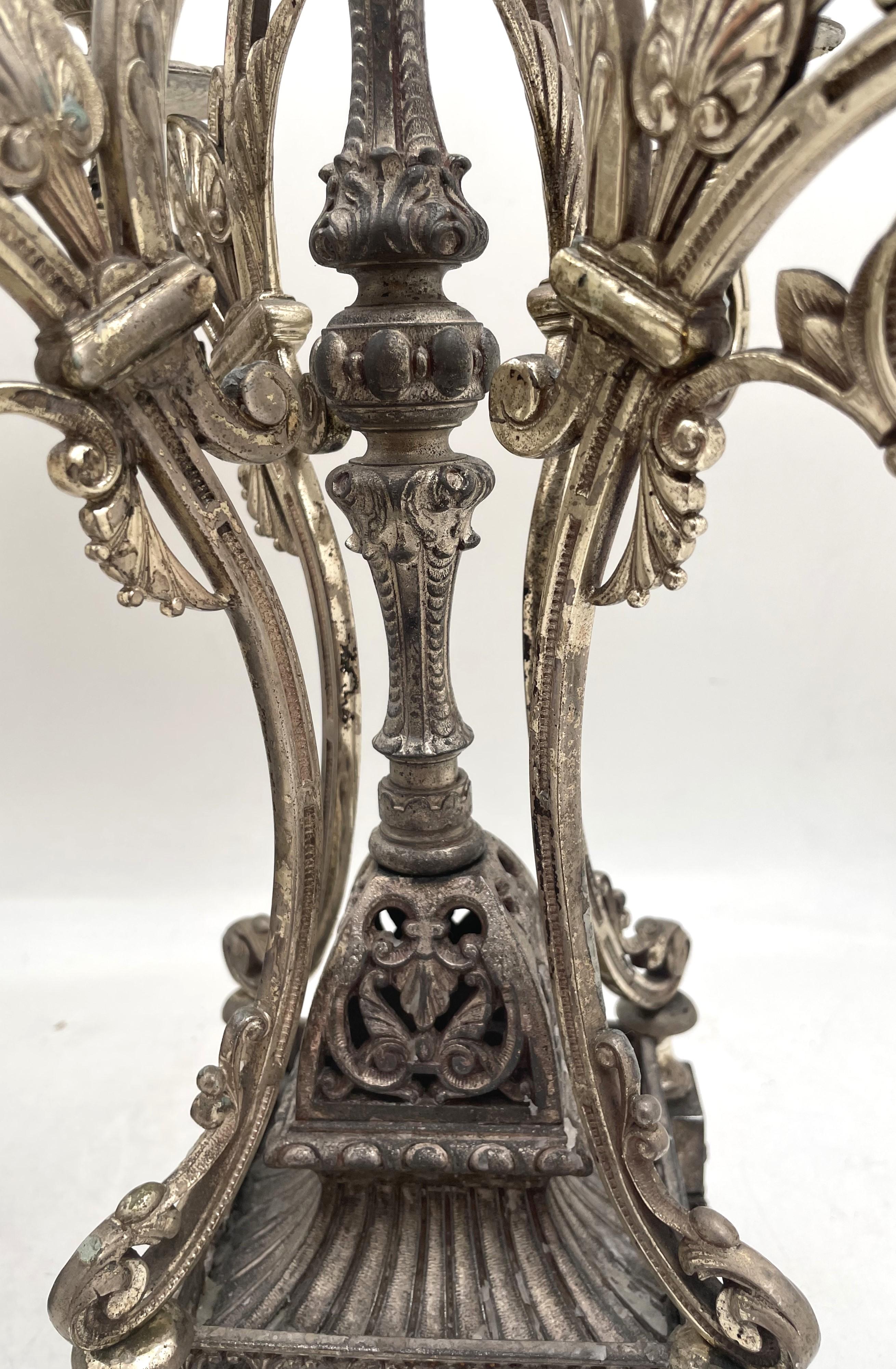 Ansonia Coppia di candelabri a 5 luci in argento dell'Aesthetic Movement del XIX secolo in vendita 2