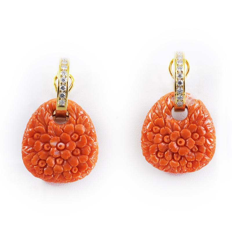 Totally handmade 18 k gold earrings with 2 hand carved corals and 24 diamonds 1.19 carats.
Perfect to be wear in daylight and evening happenings.