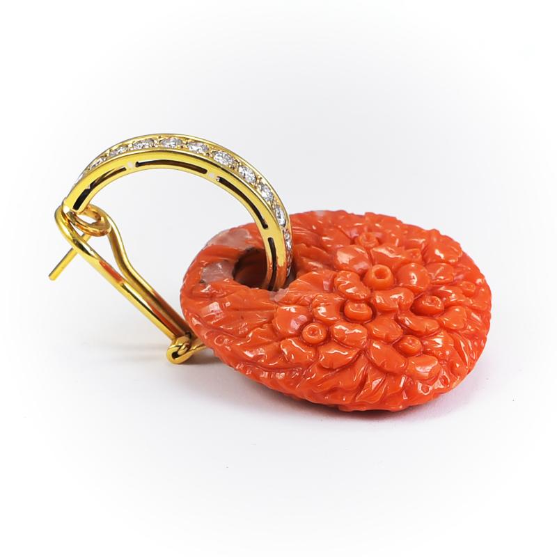 Ansuini Coral Hand Carved Earrings 18 Karat Gold with Diamonds In New Condition For Sale In Roma, IT