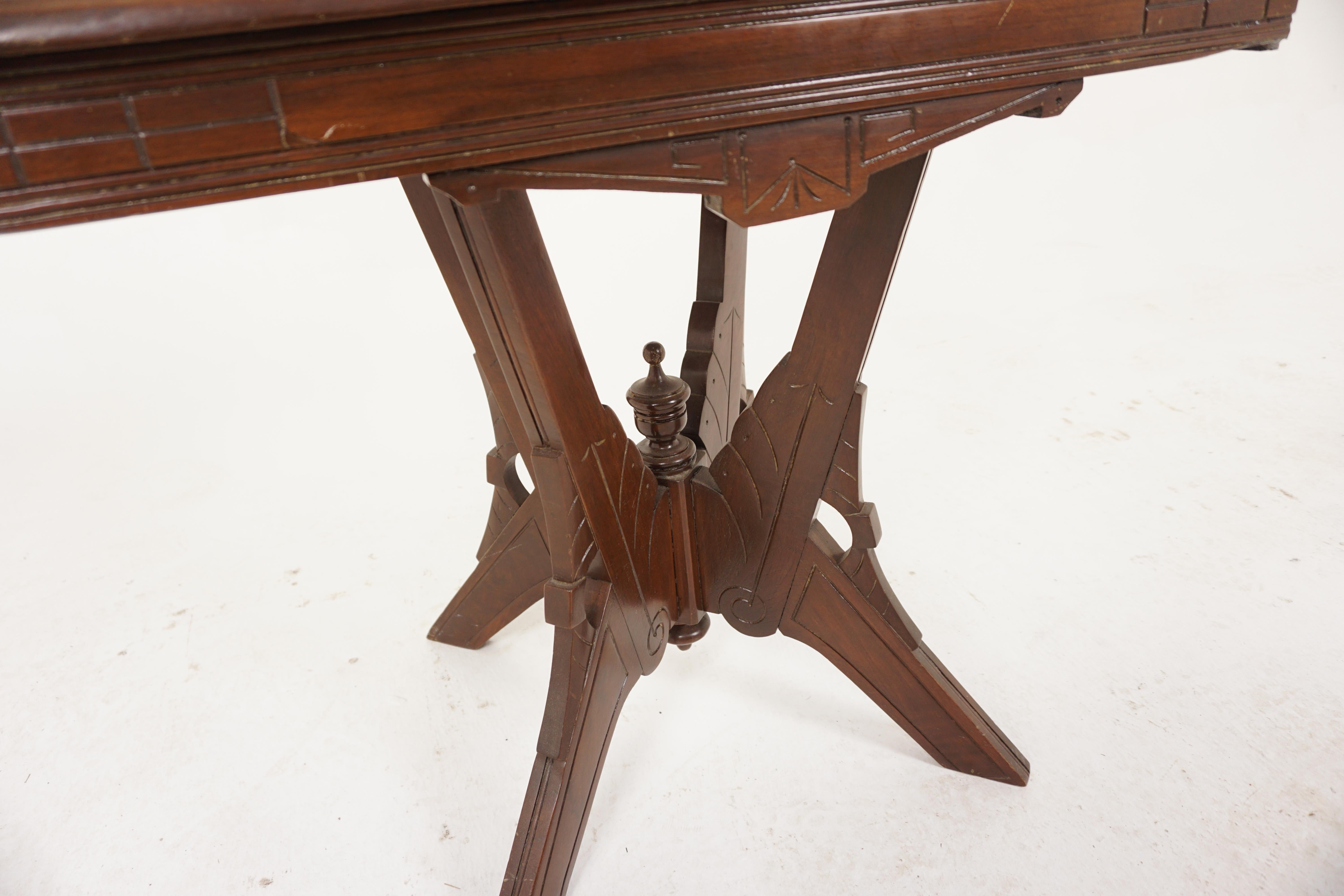 XIXe siècle Fourmi. Table de salon américaine Eastlake en noyer sculpté, 1890, H092 en vente