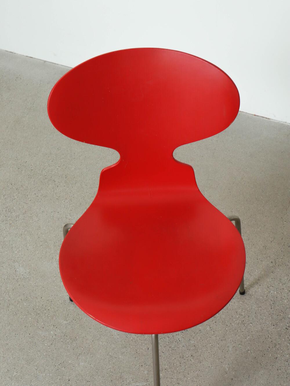 Mid-Century Modern Chaise Ant pour Fritz Hansen par Arne Jacobsen (rouge) en vente