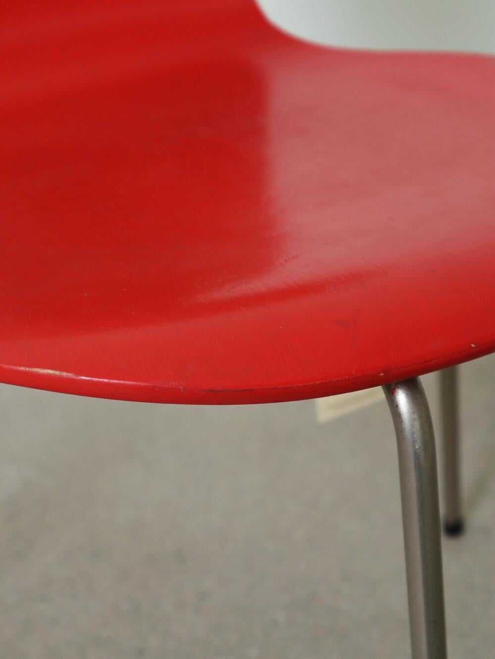 Ant Chair for Fritz Hansen by Arne Jacobsen (red) In Good Condition For Sale In Princeton Junction, NJ