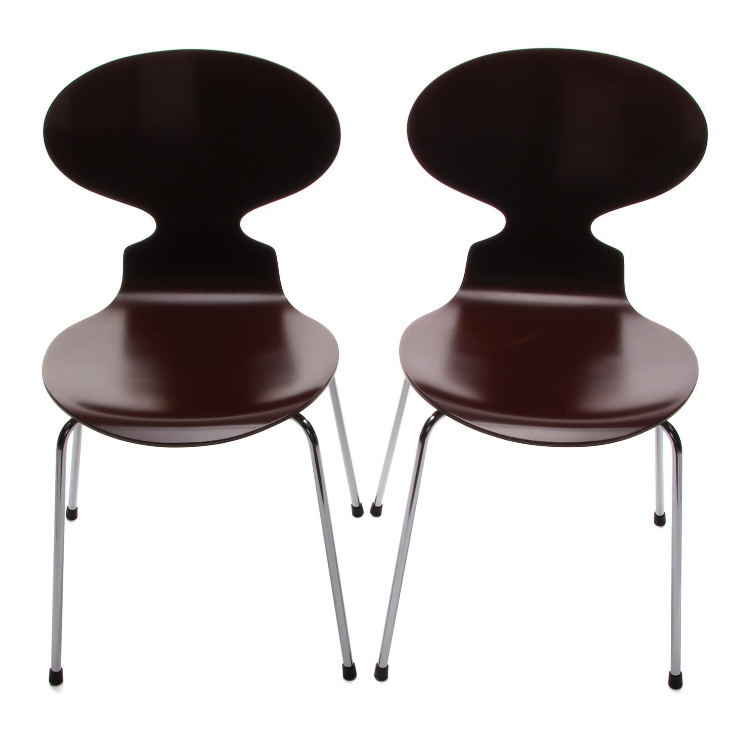 The ANT Chair - Model 3100, designed by Arne Jacobsen in 1952 and produced by Fritz Hansen - a pair of iconic midcentury design pieces - original vintage four-legged ANT chairs, in good vintage condition!

The 3100 or ANT chair is one of the most