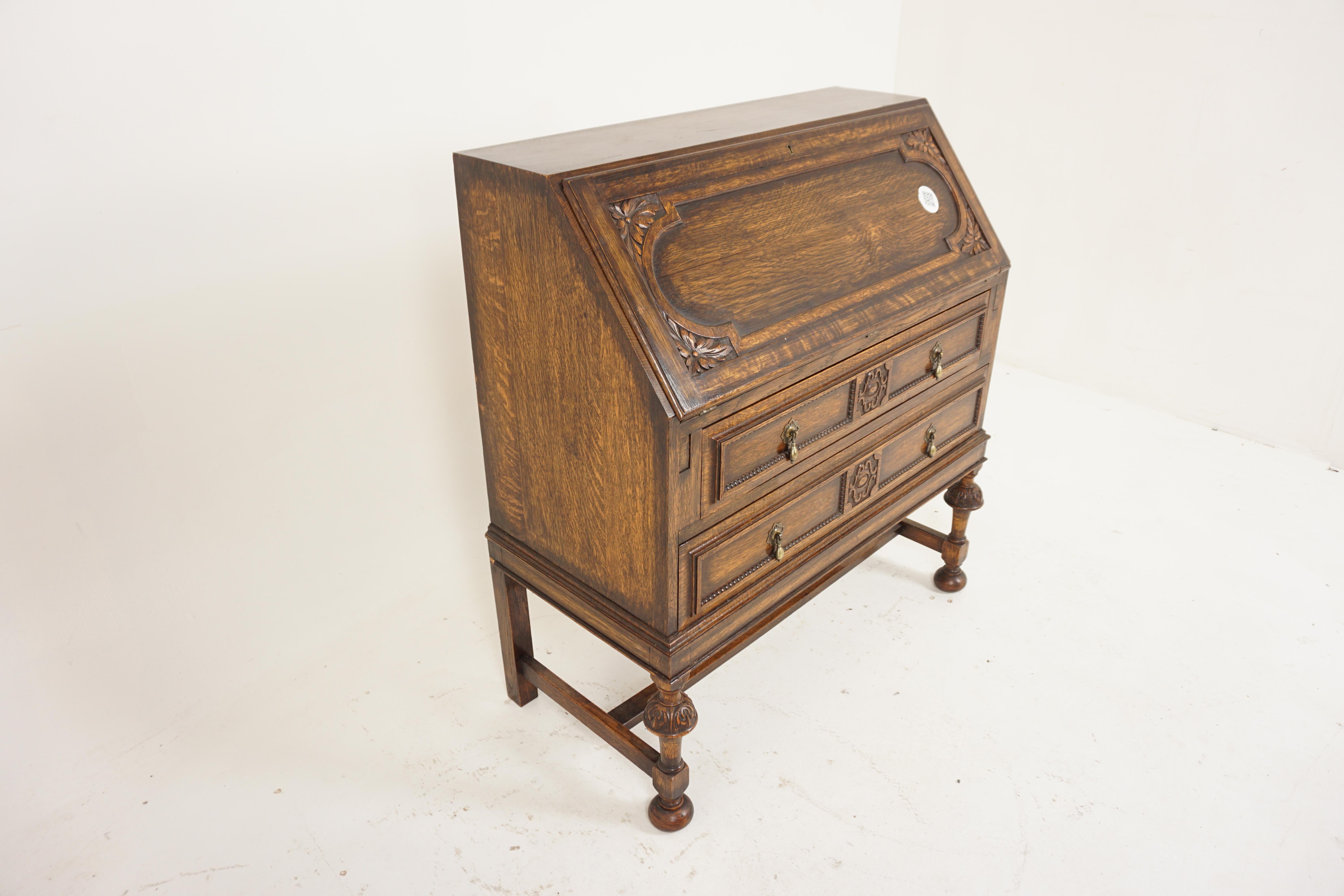 Écossais Fourmi. Bureau à façade inclinée en Oak Jacobean, écriture, Écosse 1910 en vente