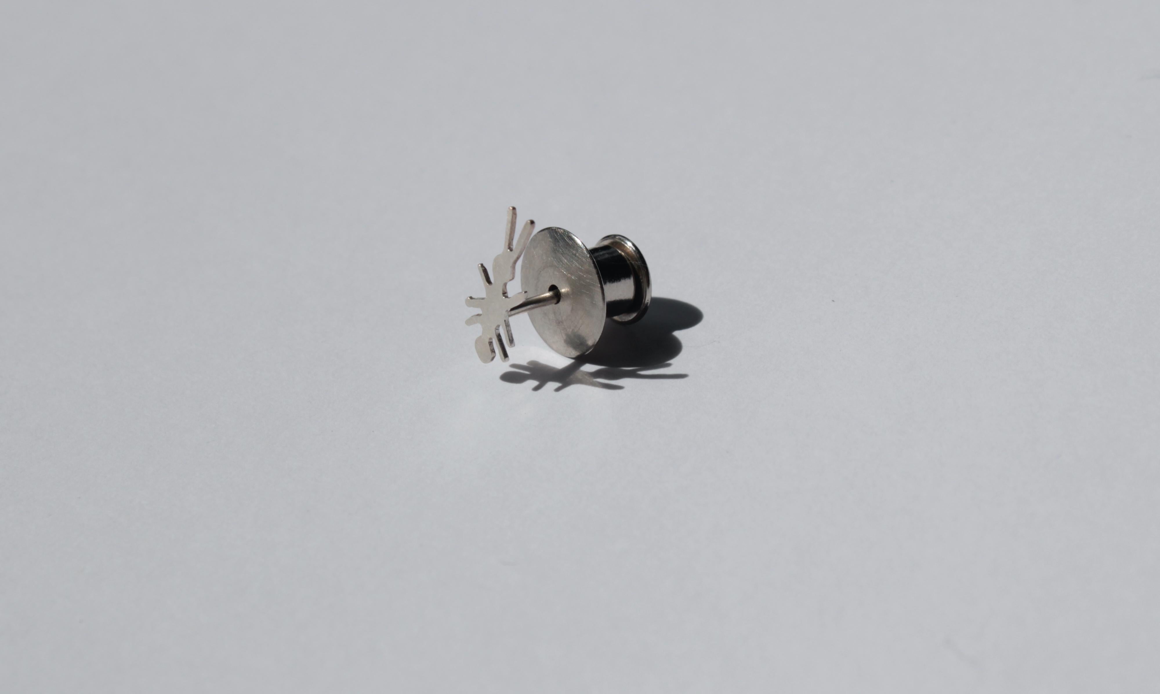 Contemporary Ant pin in sterling silver For Sale