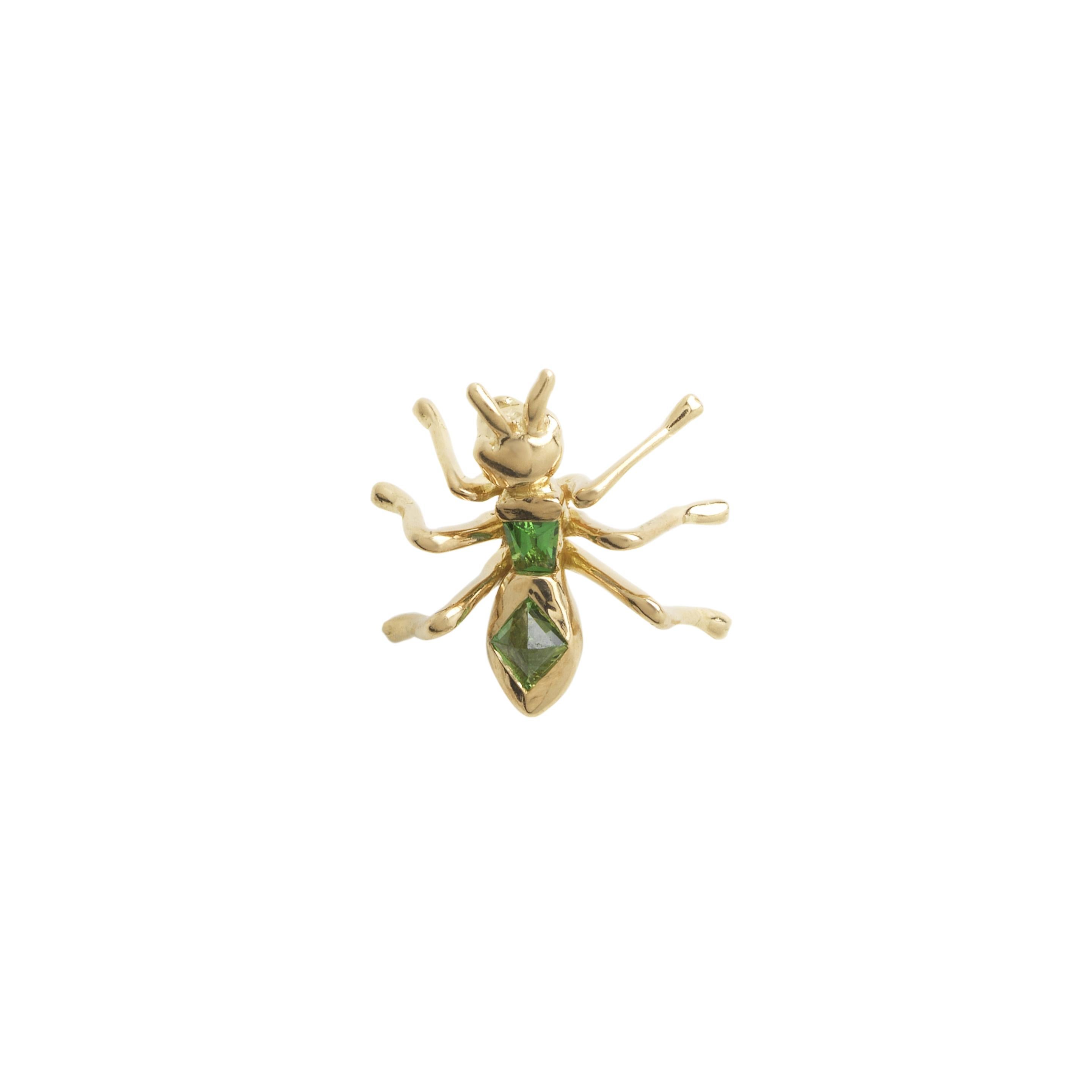 The Ant Stud Earring can be worn alone, or sit alongside multiple piercings in the ear, for a distinctly edgy glamour. The earring is designed in 18k yellow gold and set with a tapered, baguette cut tsavorite on the upper part of its body and a