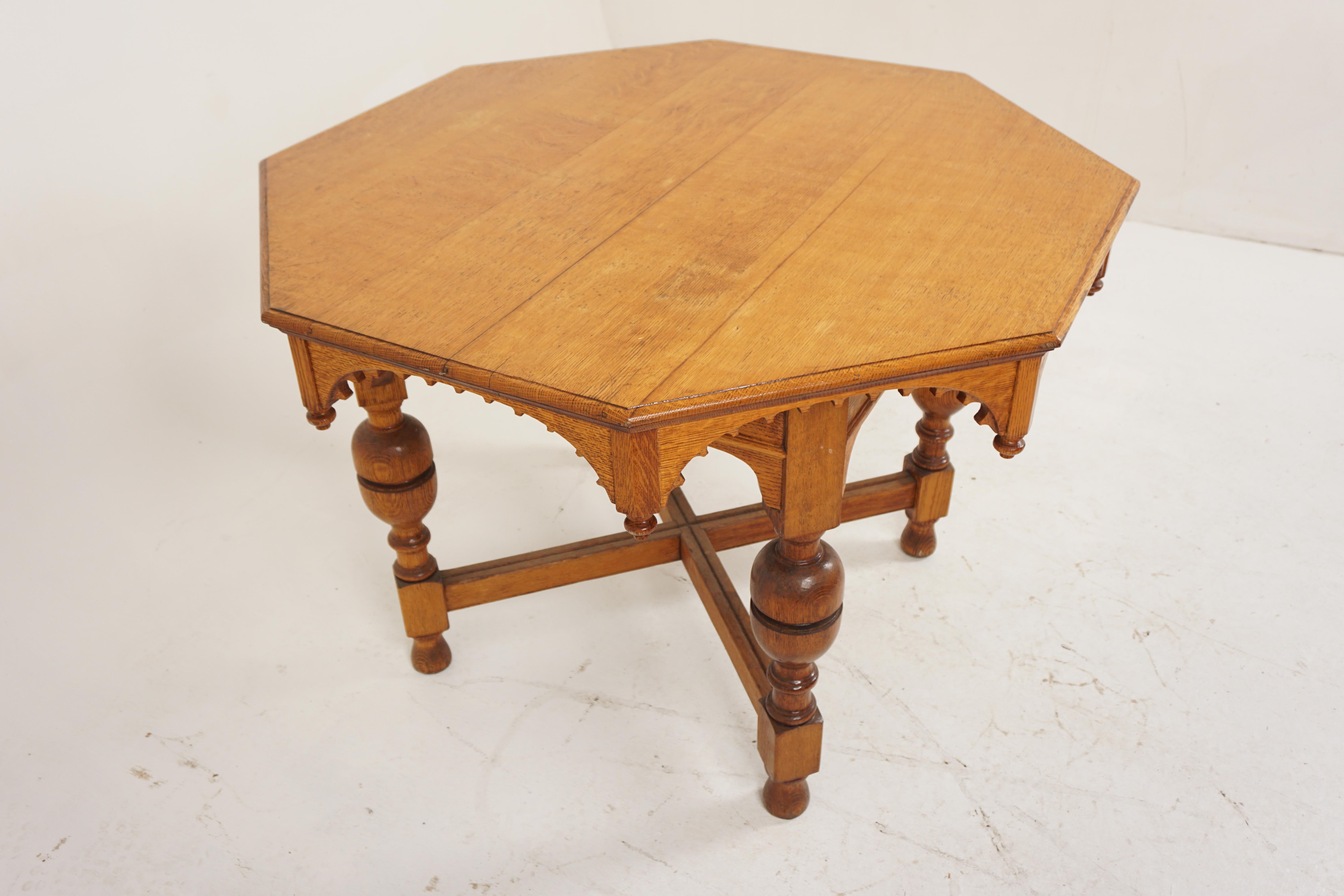 Écossais Fourmi. Table centrale octogonale victorienne en chêne Arts + Crafts, Écosse, 1890, H940 en vente