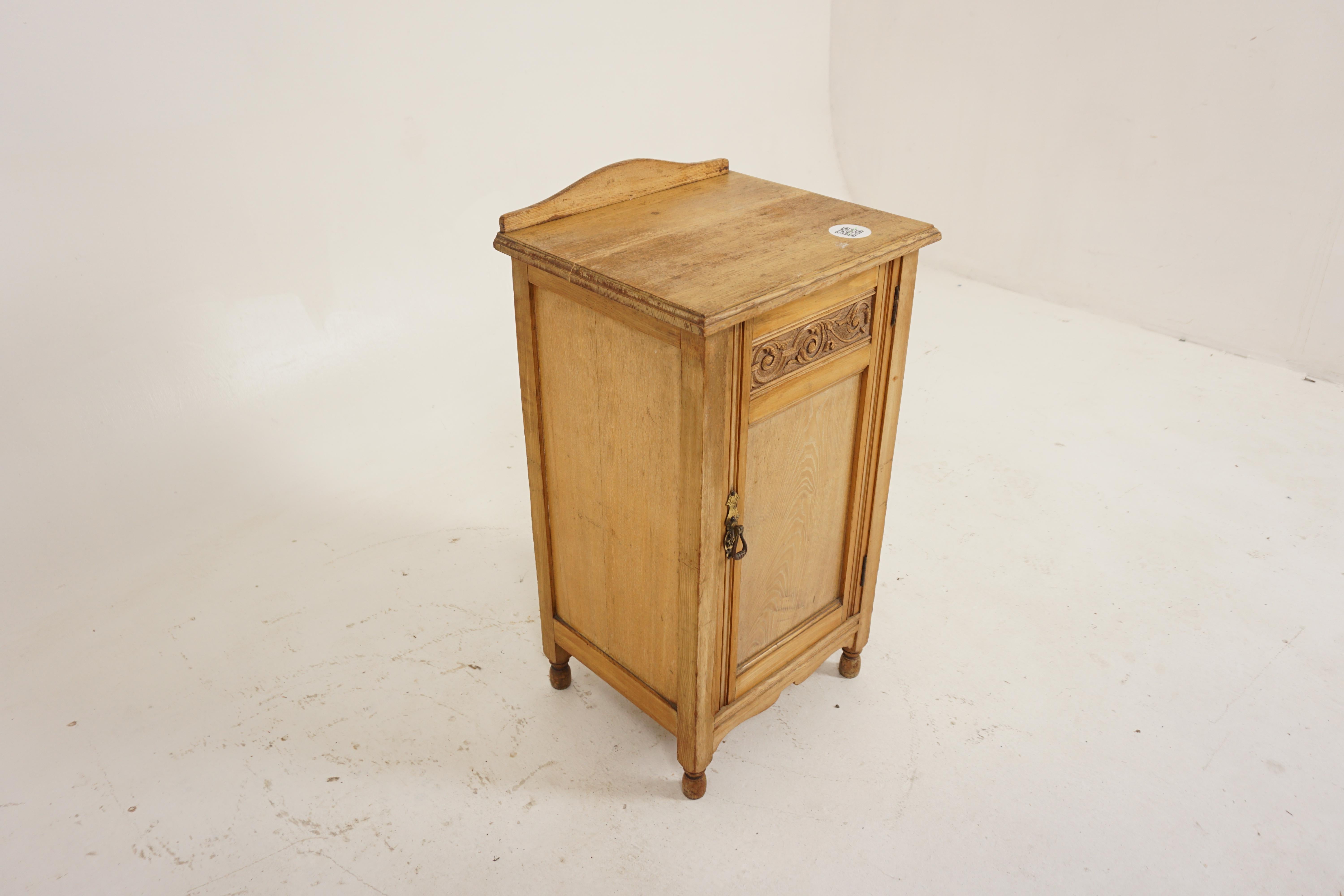Ant. Victorian Ash Nightstand, Bedside Lamp Table, Scotland 1880, H725 In Good Condition For Sale In Vancouver, BC