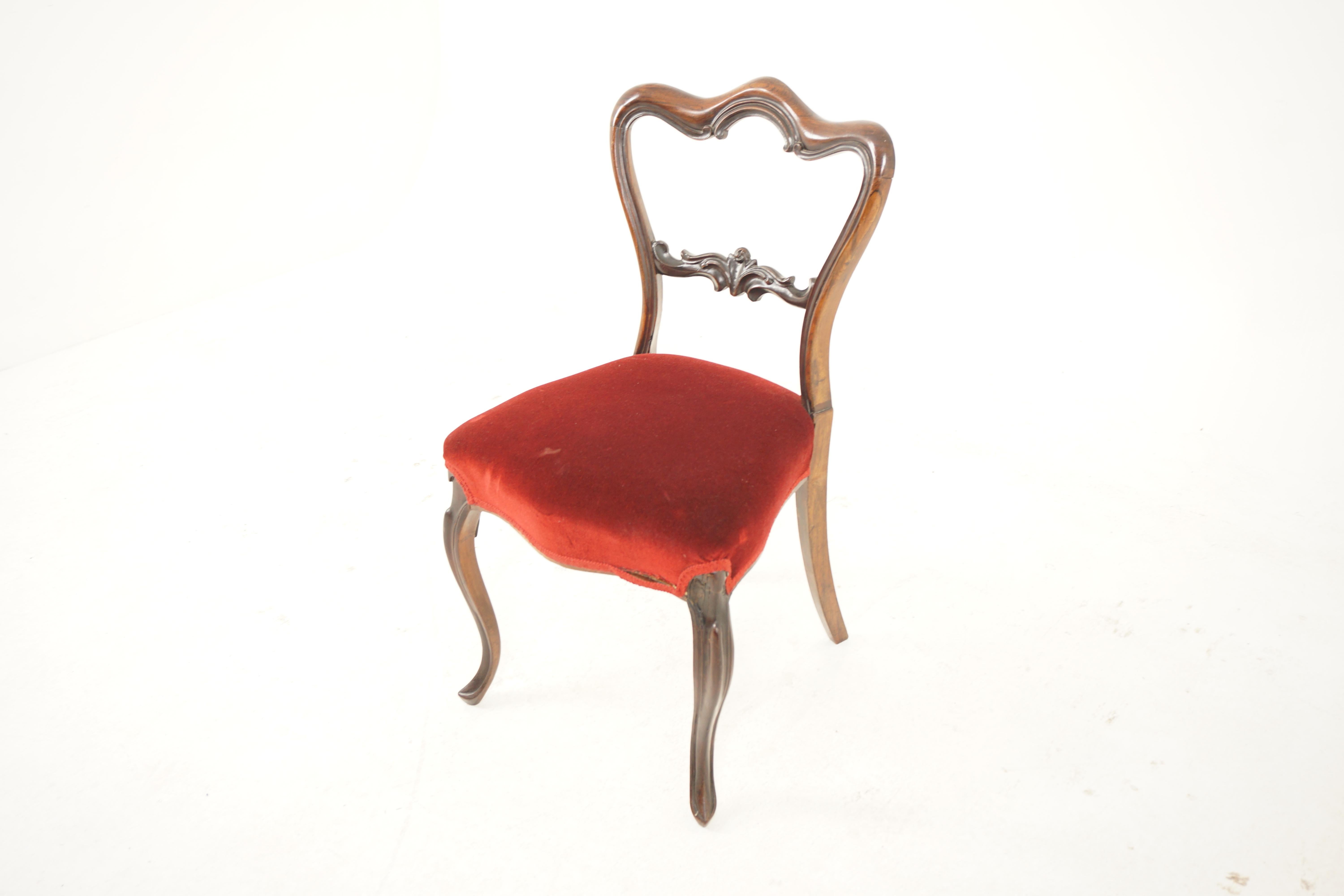 Ant. Victorian carved occasional chair, parlour chair, Scotland 1870, H111

Scotland 1870
Original Finish
Having a shaped carved top rail
Quality carved splat to the center of the back
Serpentine upholstered seat
Standing on carved cabriole