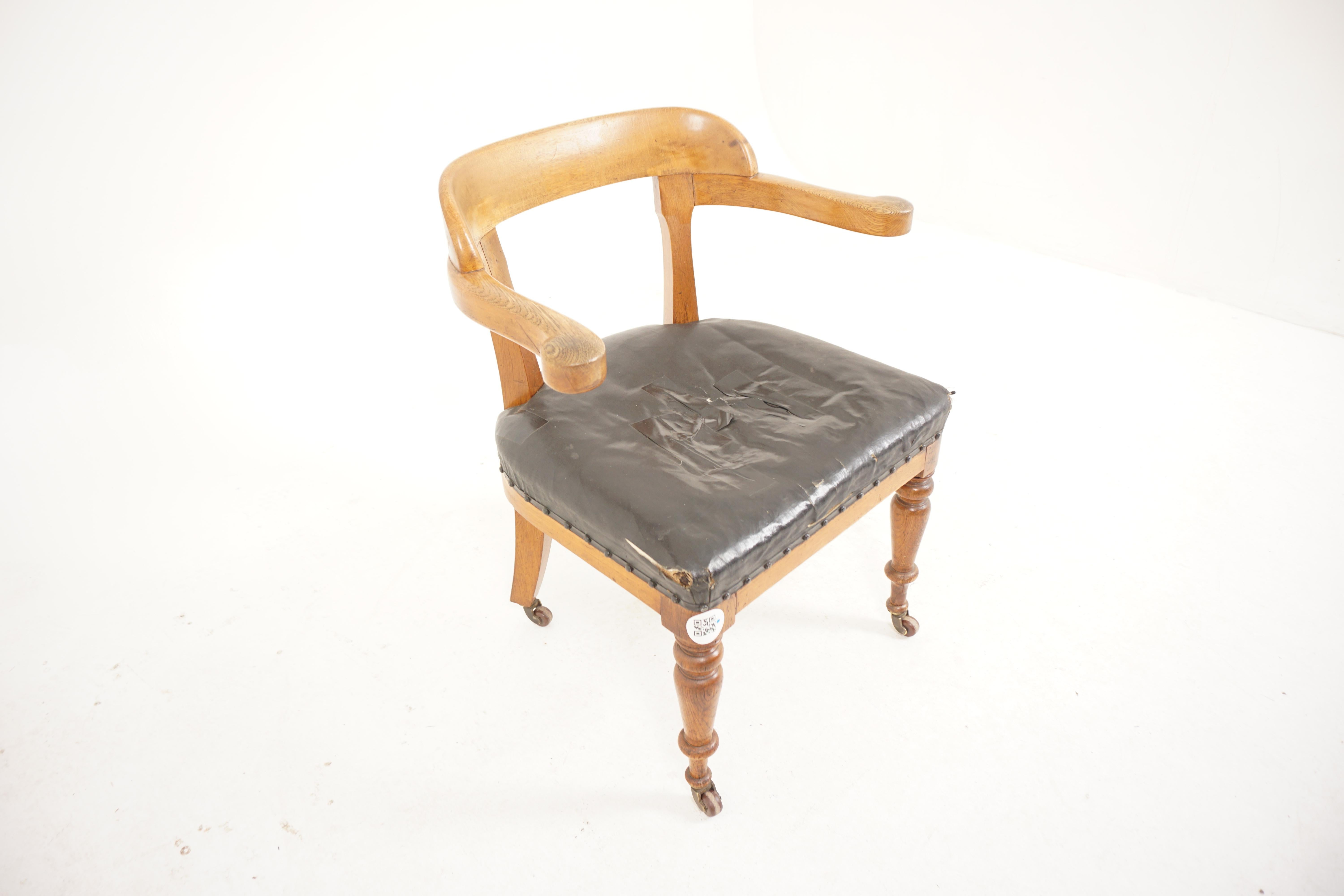 Ant. Victorian Oak Desk Chair, Arm Chair, Scotland 1880, H087 In Good Condition For Sale In Vancouver, BC