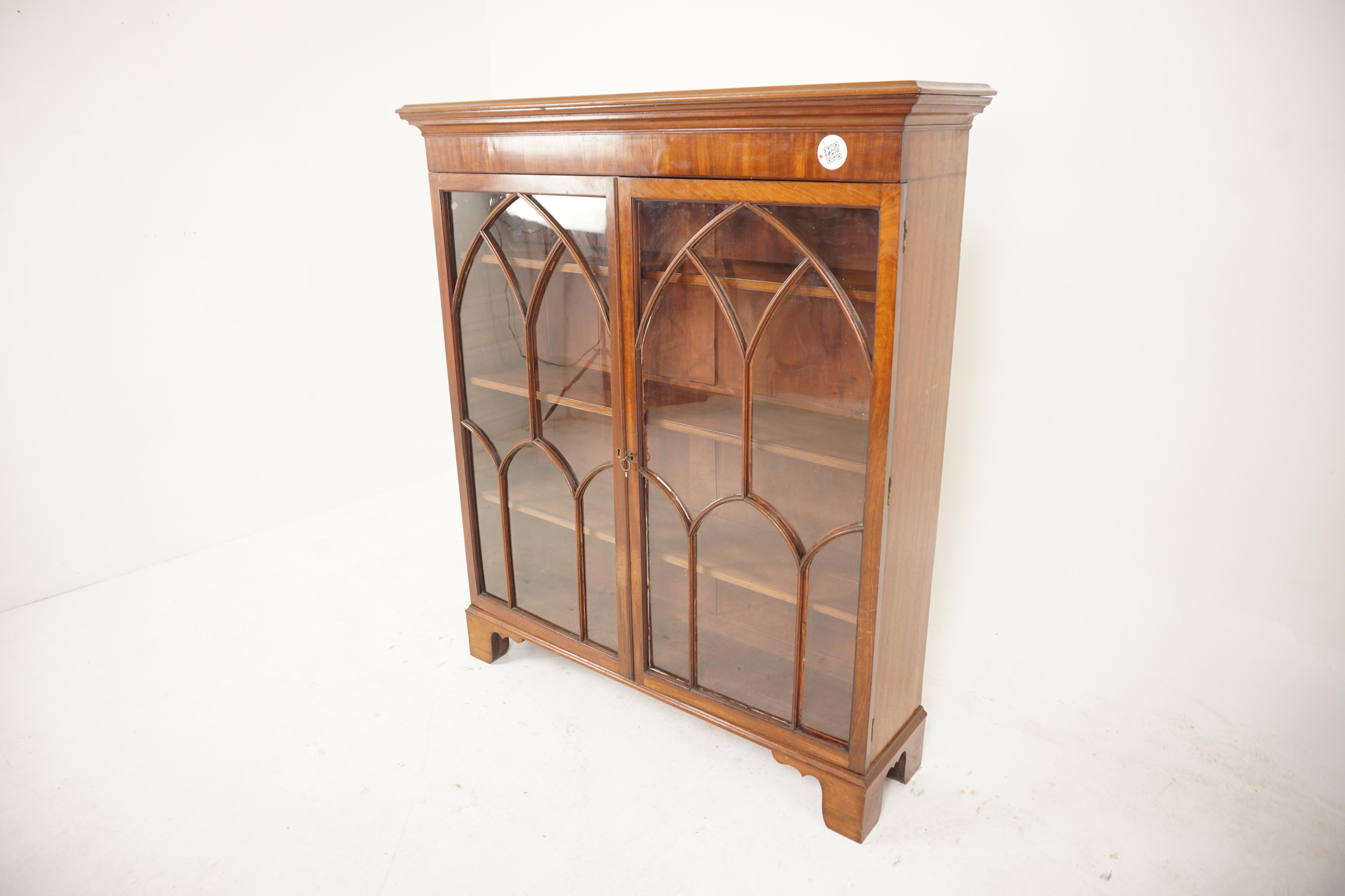 Ant. Victorian walnut 2 door cabinet bookcase, display cabinet, Scotland 1890, H707

Scotland 1890
Solid Walnut
Original Finish
Rectangular moulded top
Pair of original glass doors with eight panes and moulding on the front
With three slide