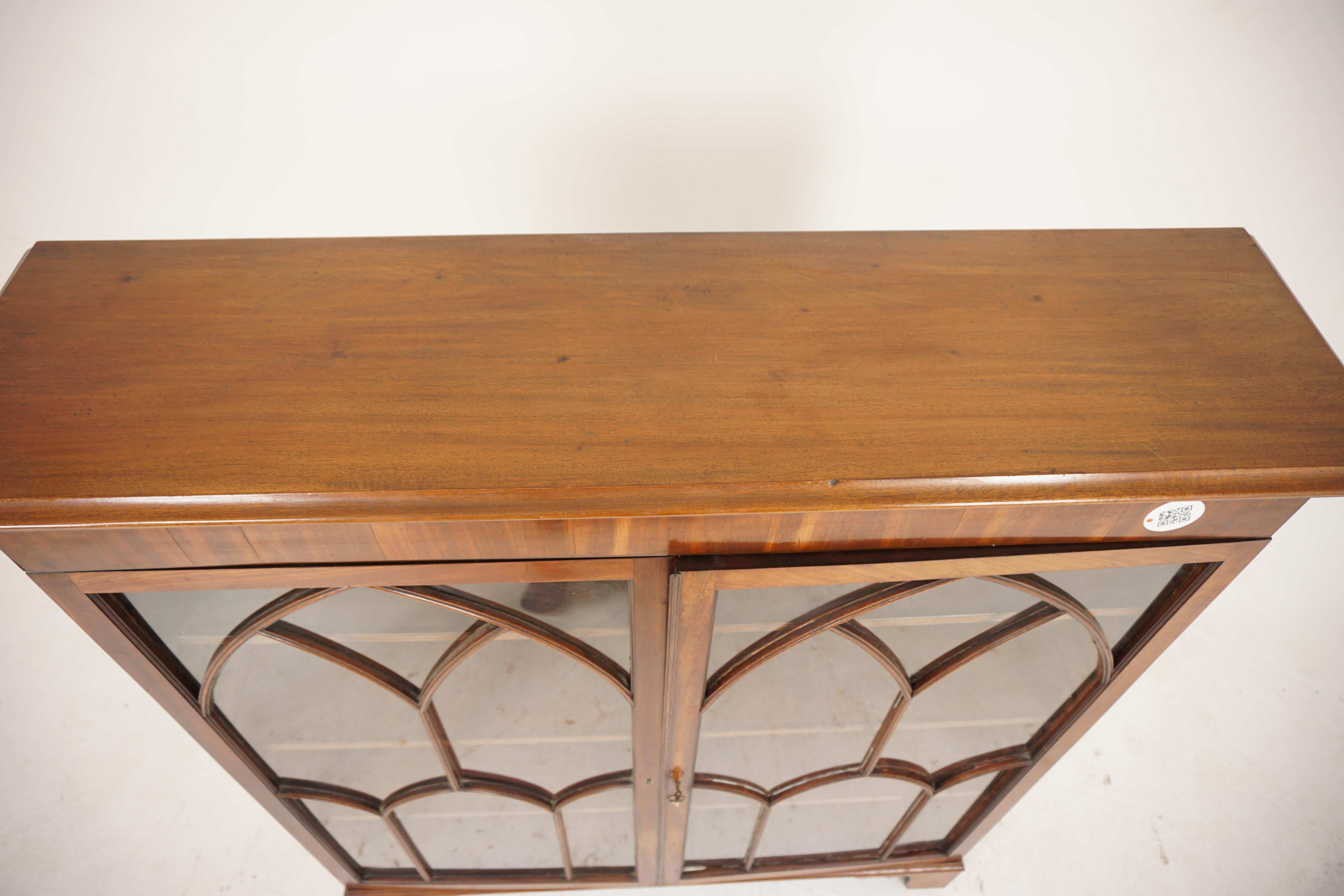 Ant. Victorian Walnut 2 Door Cabinet Bookcase, Display, Scotland 1890, H707 In Good Condition In Vancouver, BC