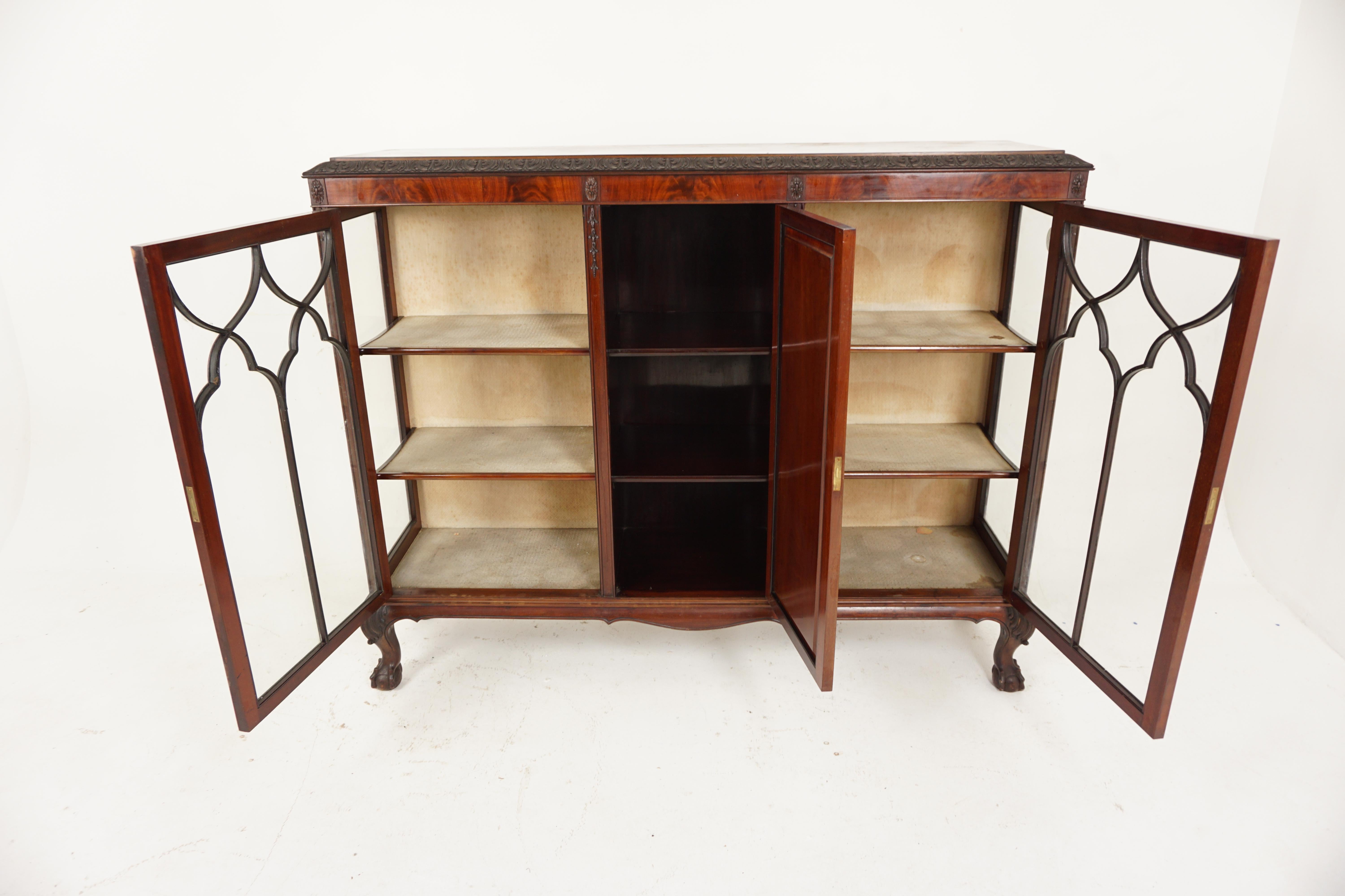 Ant. Walnut Display Case, China Cabinet, Bookcase, Scotland 1910, H788 In Good Condition In Vancouver, BC