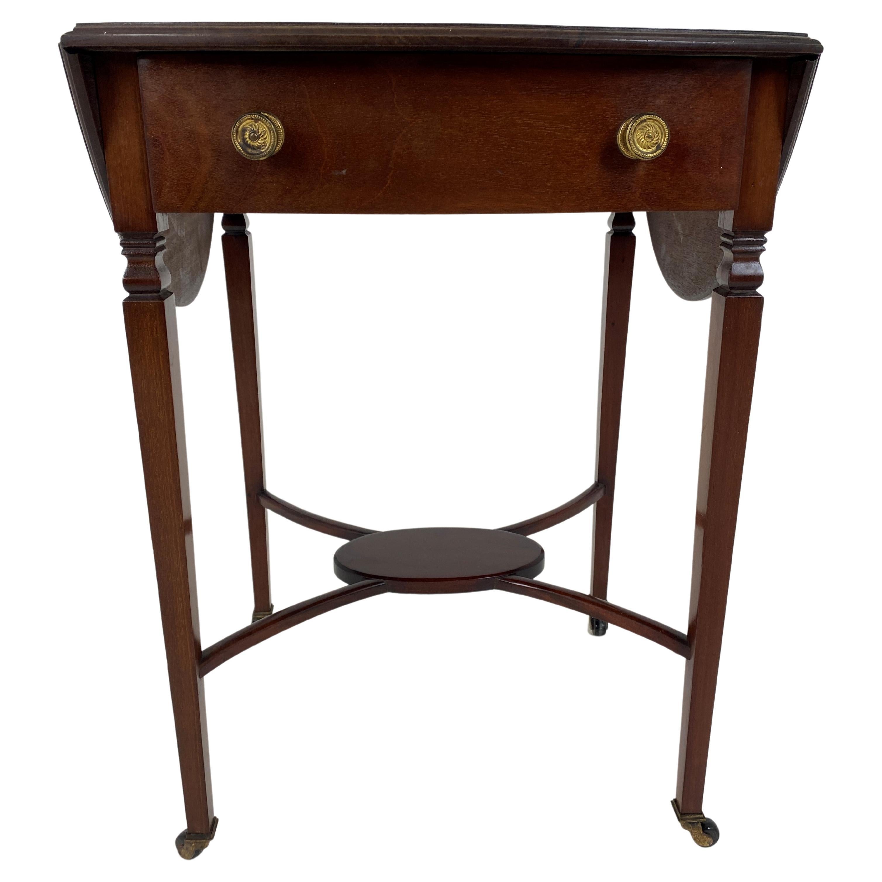 Ant. Walnut Drop Leaf Gateleg Table with Drawer, Scotland 1920, H706