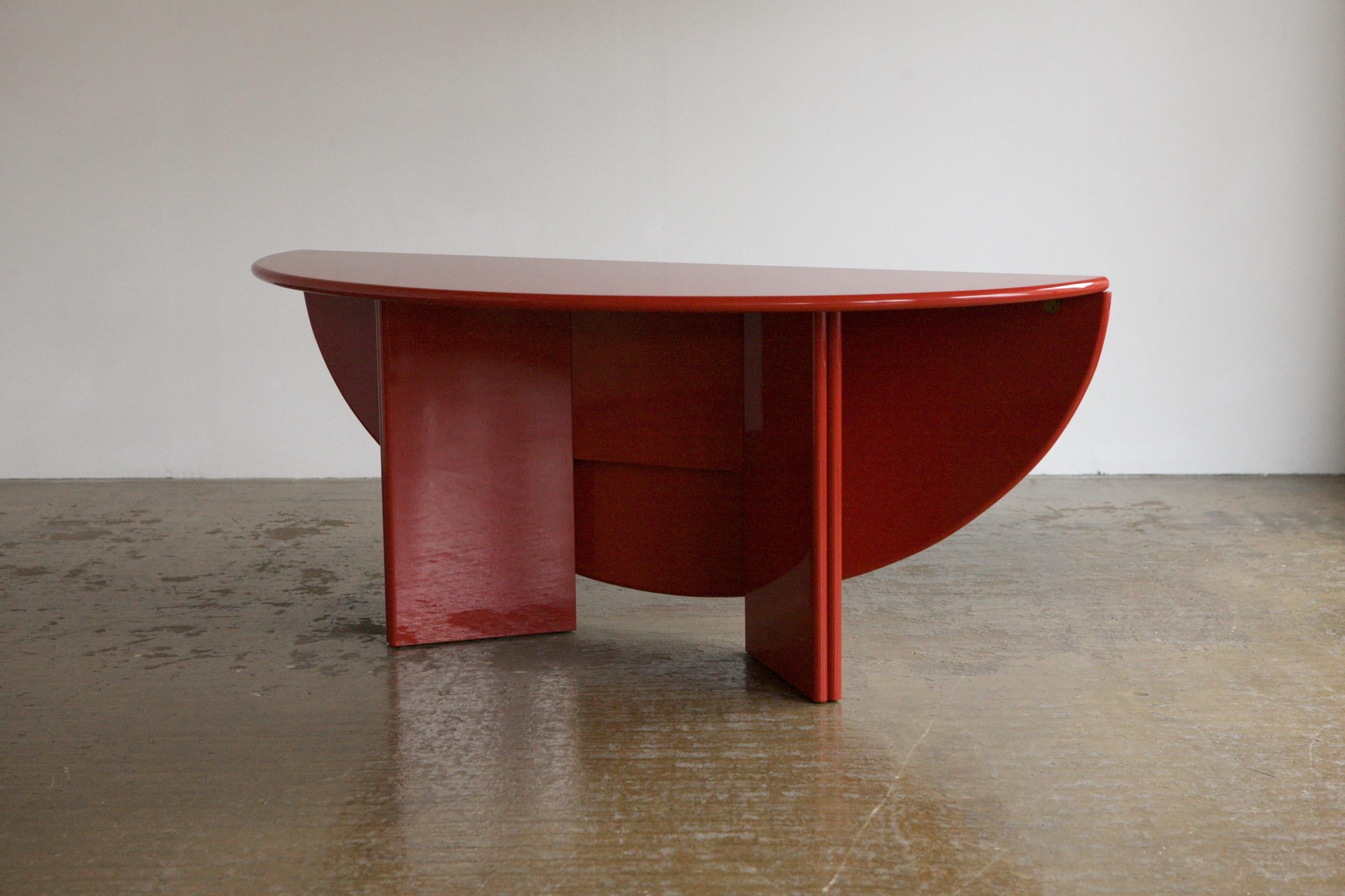 A red version of the lacquered 