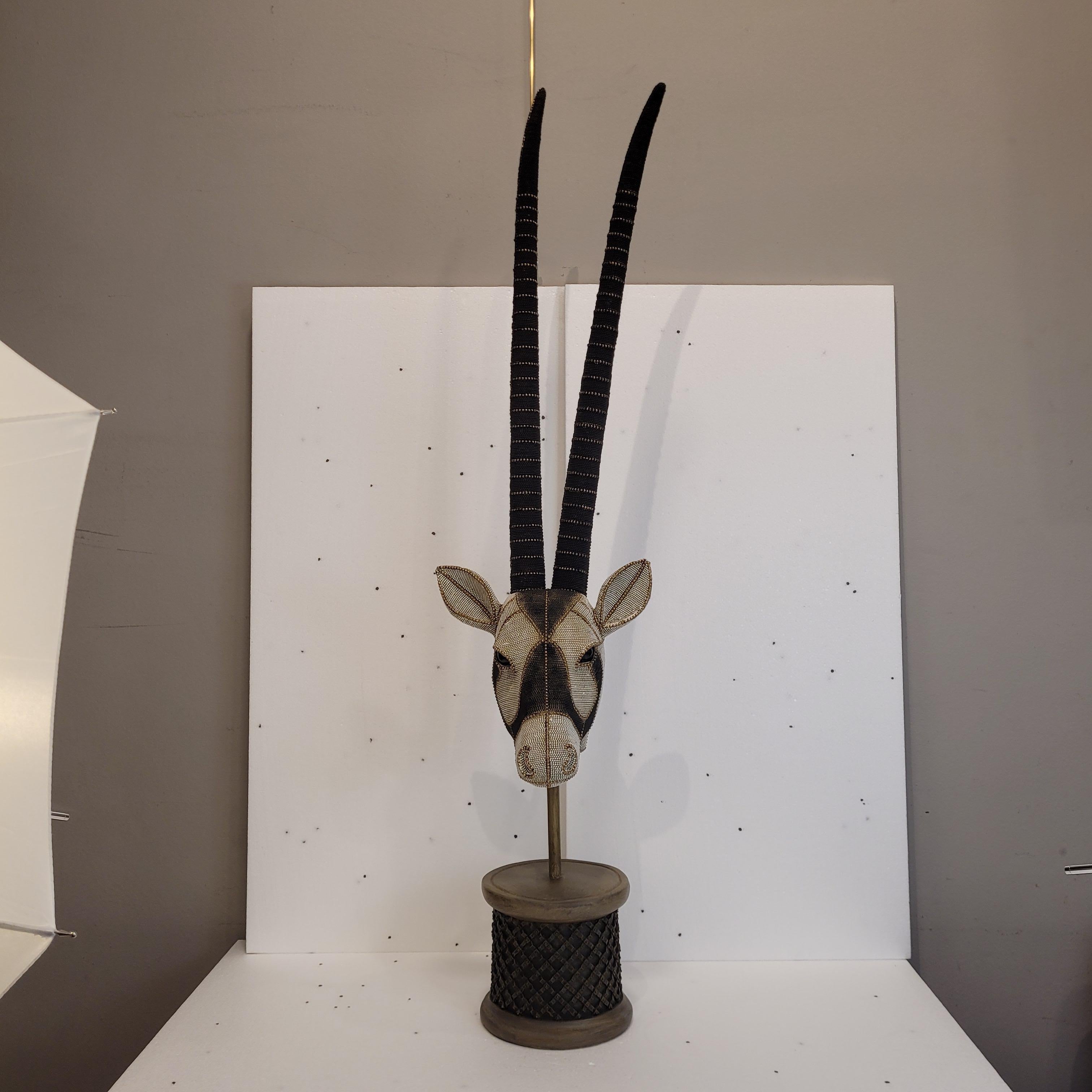 Escultura de perlas cabeza de antílope, gris, 124. Poliresina, Hecho a mano en Excelente estado para la venta en Valladolid, ES