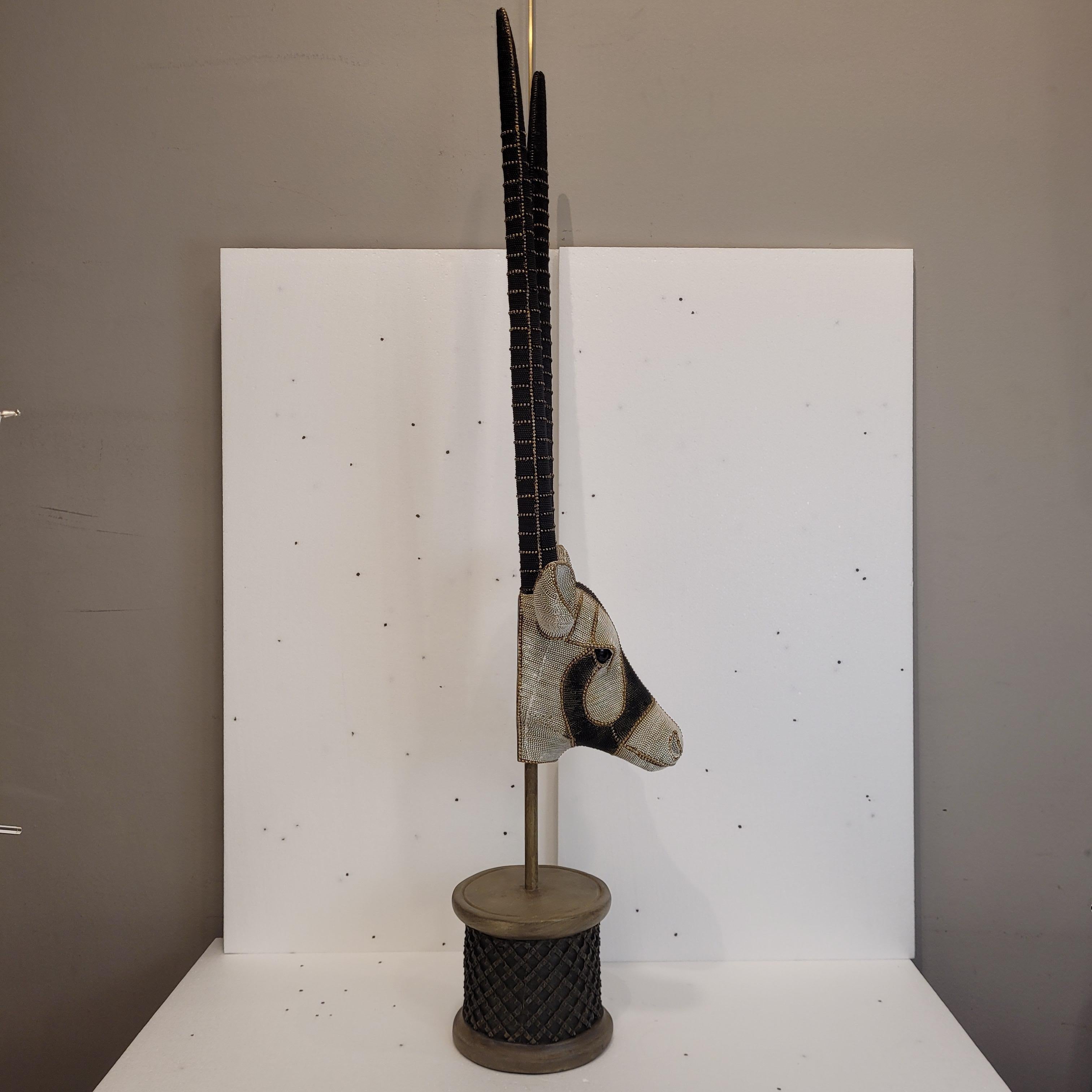 Escultura de perlas cabeza de antílope, gris, 124. Poliresina, Hecho a mano Cerámica Pearlware en venta