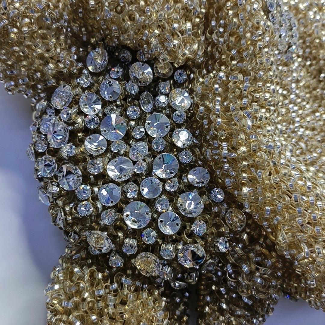 Anteprima Hello Kitty Borsa in cristallo d'oro a filo 3D in vendita 2