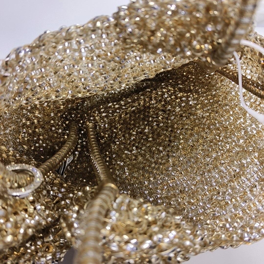 Anteprima Hello Kitty Borsa in cristallo d'oro a filo 3D in vendita 3