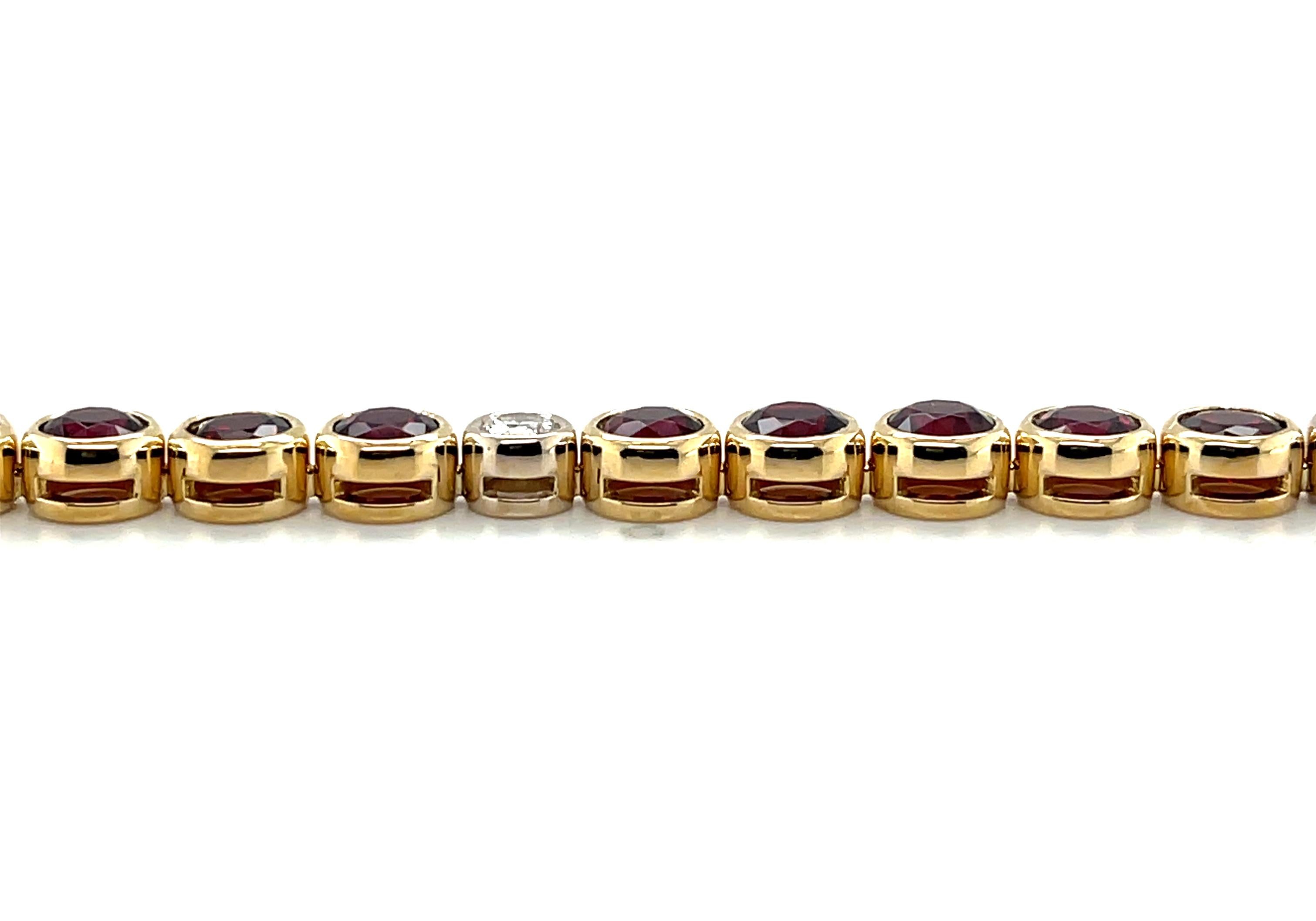 Round Cut Anthill Chrome Pyrope Garnet & Diamond Tennis Bracelet in 18k Yellow Gold For Sale