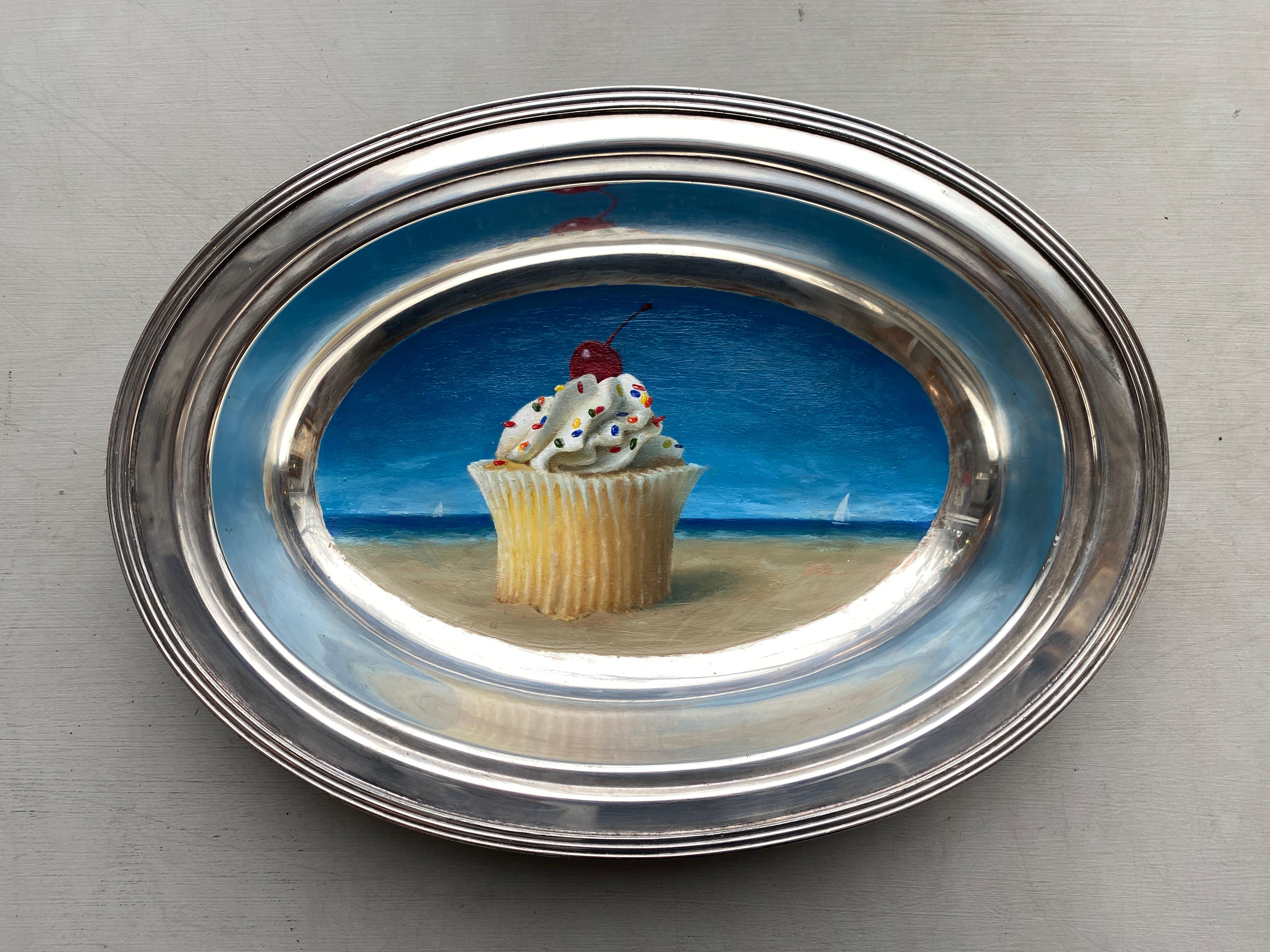 Cupcake By the Sea - unique oil painting on silver tray For Sale 3