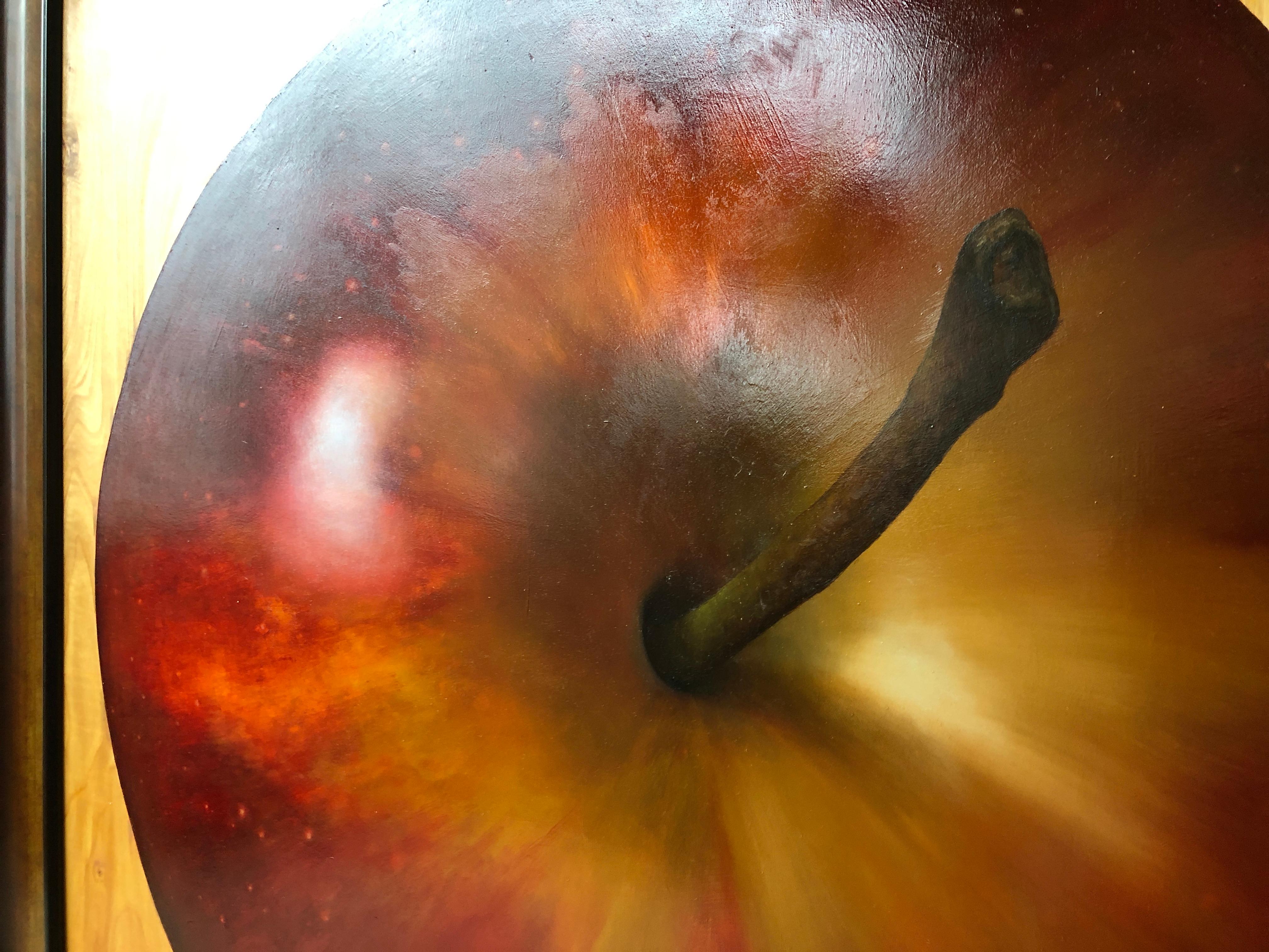 Eine wunderschön ausgeführte, überdimensionale,  trompe l'oeil Ölgemälde eines Gala-Apfels mit mehreren Ebenen der Ironie. Ein praller, heller, frischer Apfel, hyperrealistisch gemalt. Der leuchtende Gala-Apfel liegt auf der Seite, wobei die