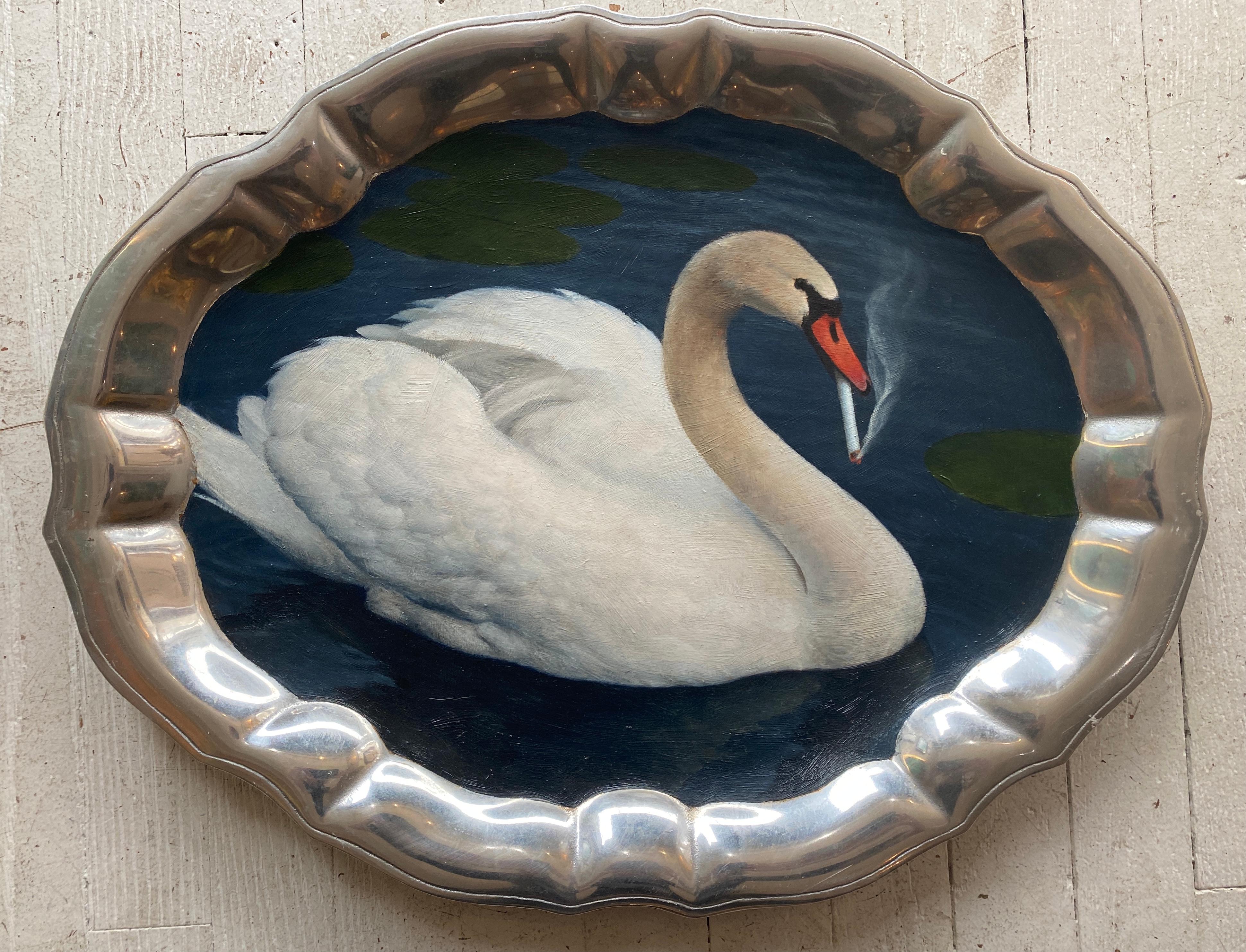 Figurative Painting de Anthony Ackrill - "Recaída" - pintura al óleo contemporánea sobre objeto encontrado, cisne humorístico fumando un cigarro