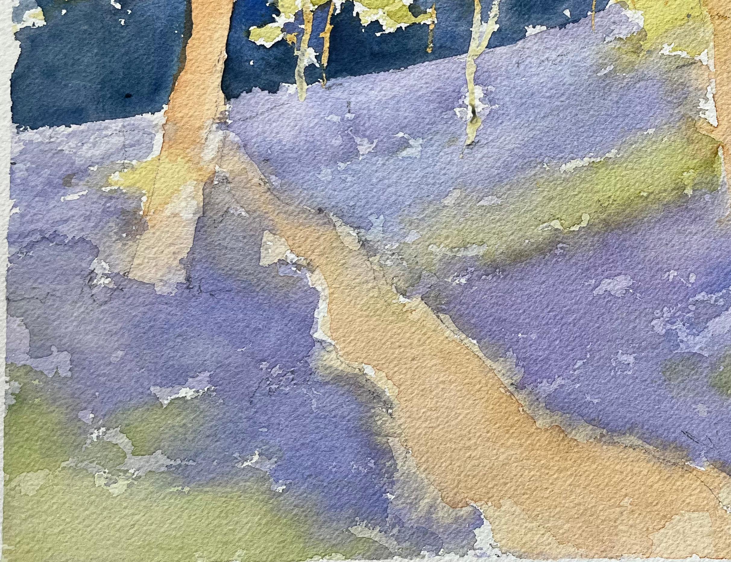 Aquarelle impressionniste britannique d'un chemin de bois en forme de cloche bleue en lumière de printemps en vente 1