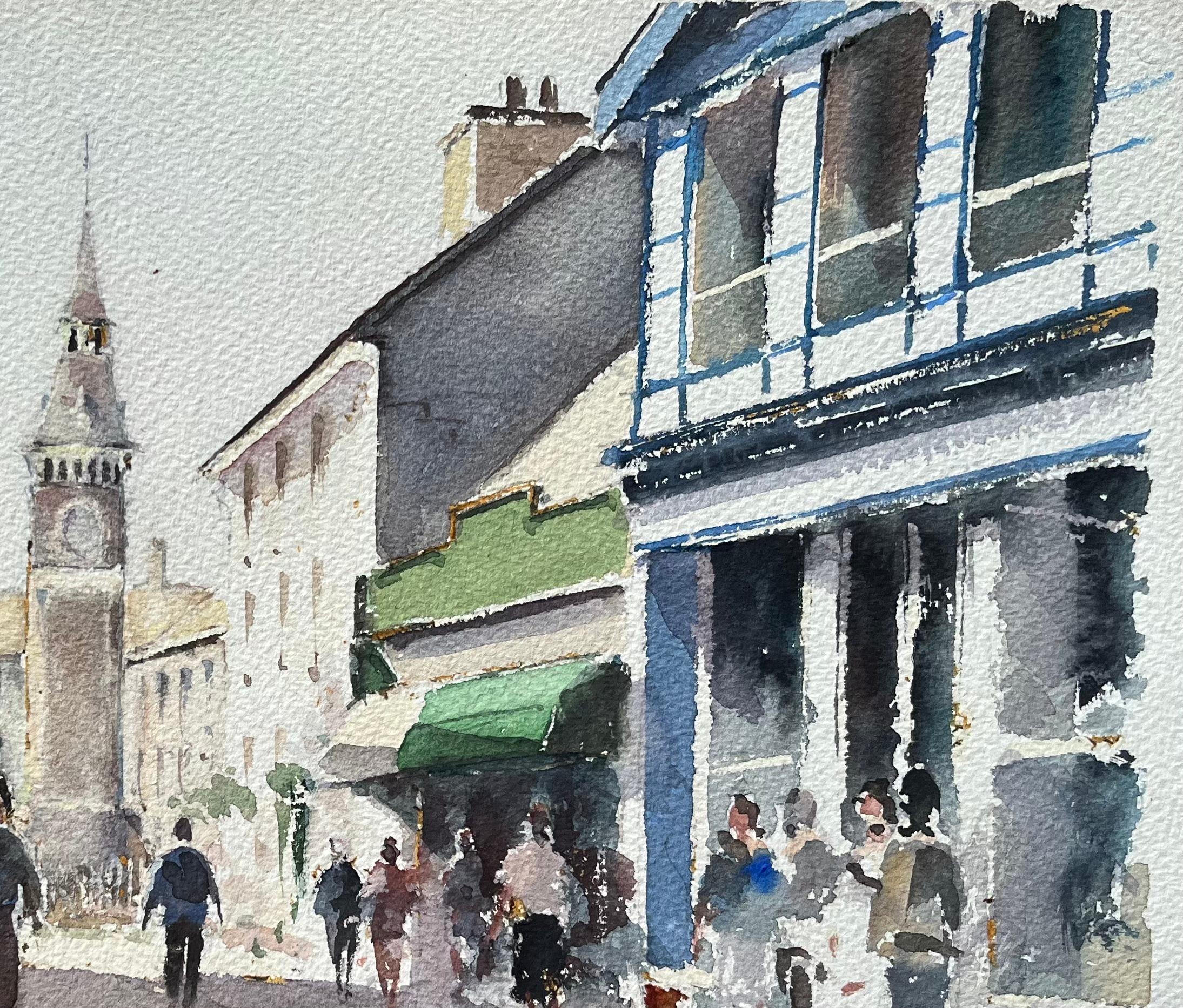Acuarela impresionista británica de un bullicioso centro urbano con torre de reloj - Landscape Painting Gris de Anthony Avery