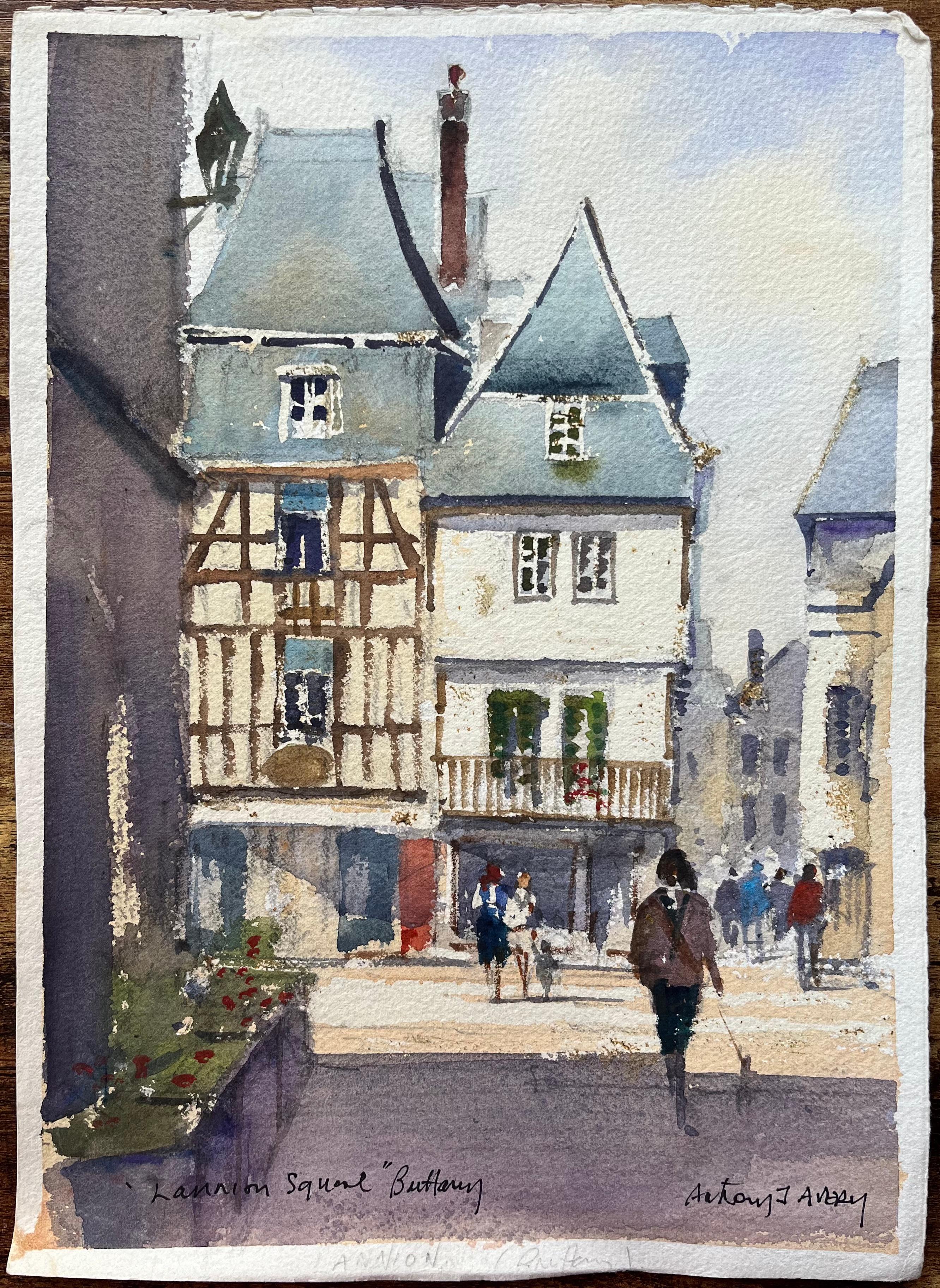 Britisches impressionistisches Aquarell einer Busy Street am Lannion Square, Bretagne – Painting von Anthony Avery