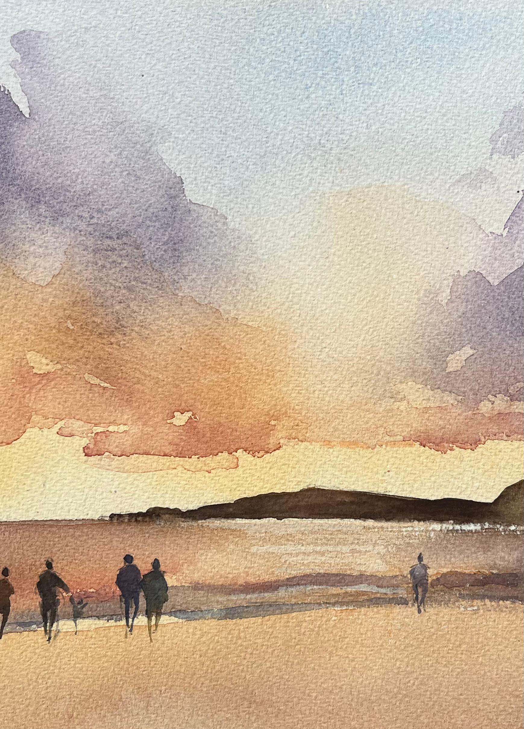 Acquerello impressionista britannico raffigurante una figura sulla spiaggia al tramonto - Landscape Painting Beige di Anthony Avery