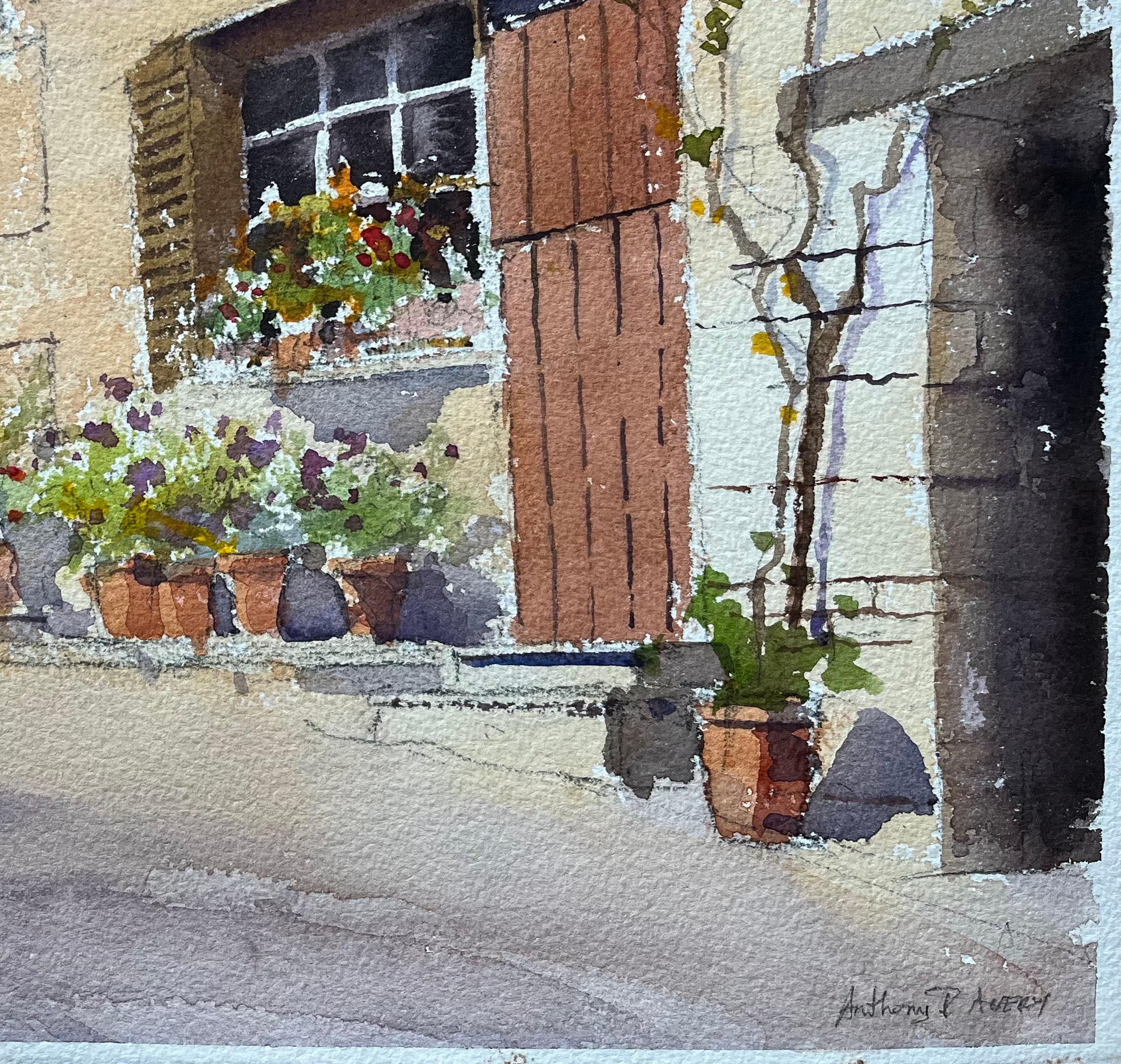 Britischer Impressionist Aquarell eines Blumen gesäumten Hofes mit rustikalem Charme (Impressionismus), Painting, von Anthony Avery