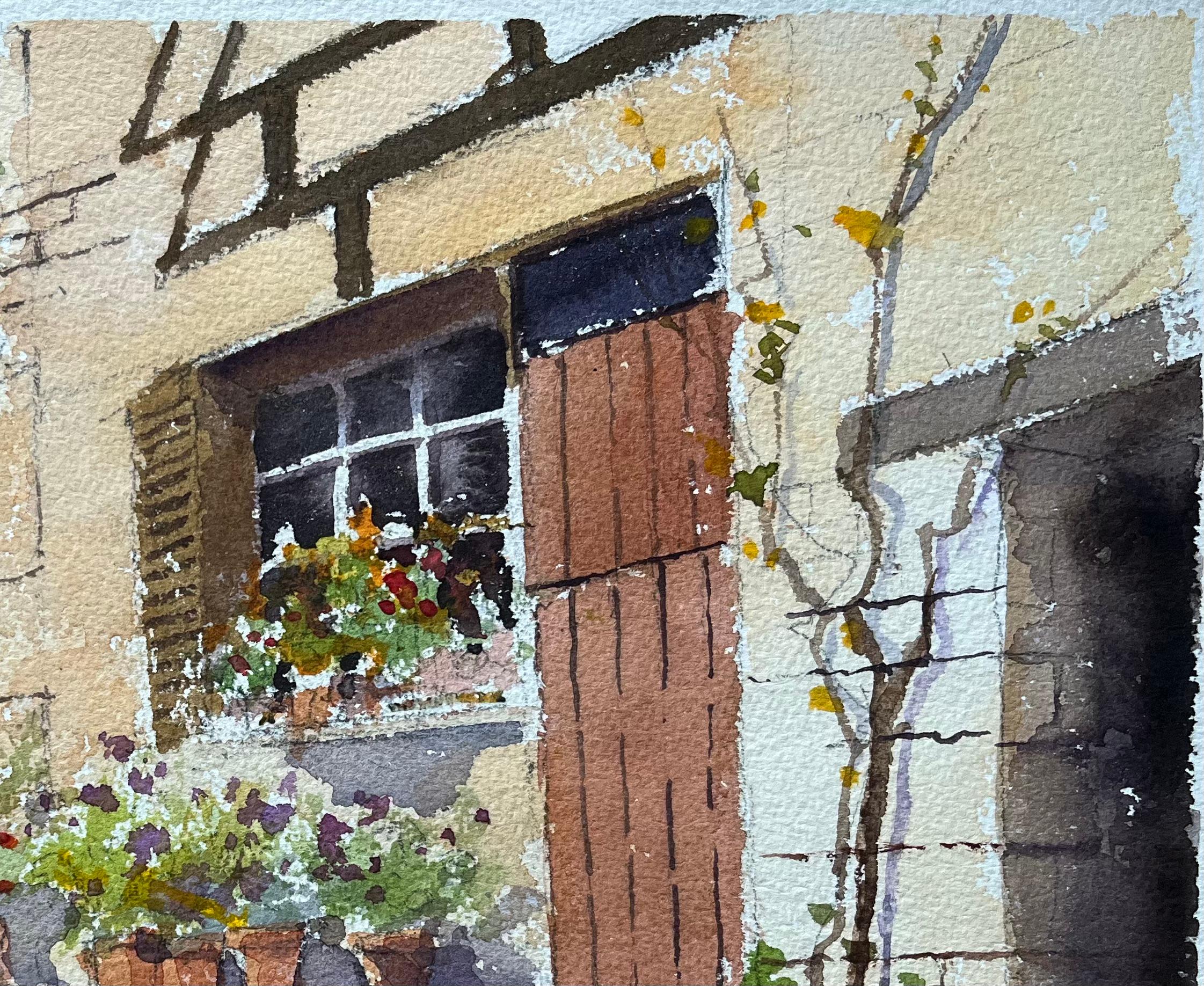 Britischer Impressionist Aquarell eines Blumen gesäumten Hofes mit rustikalem Charme (Grau), Landscape Painting, von Anthony Avery
