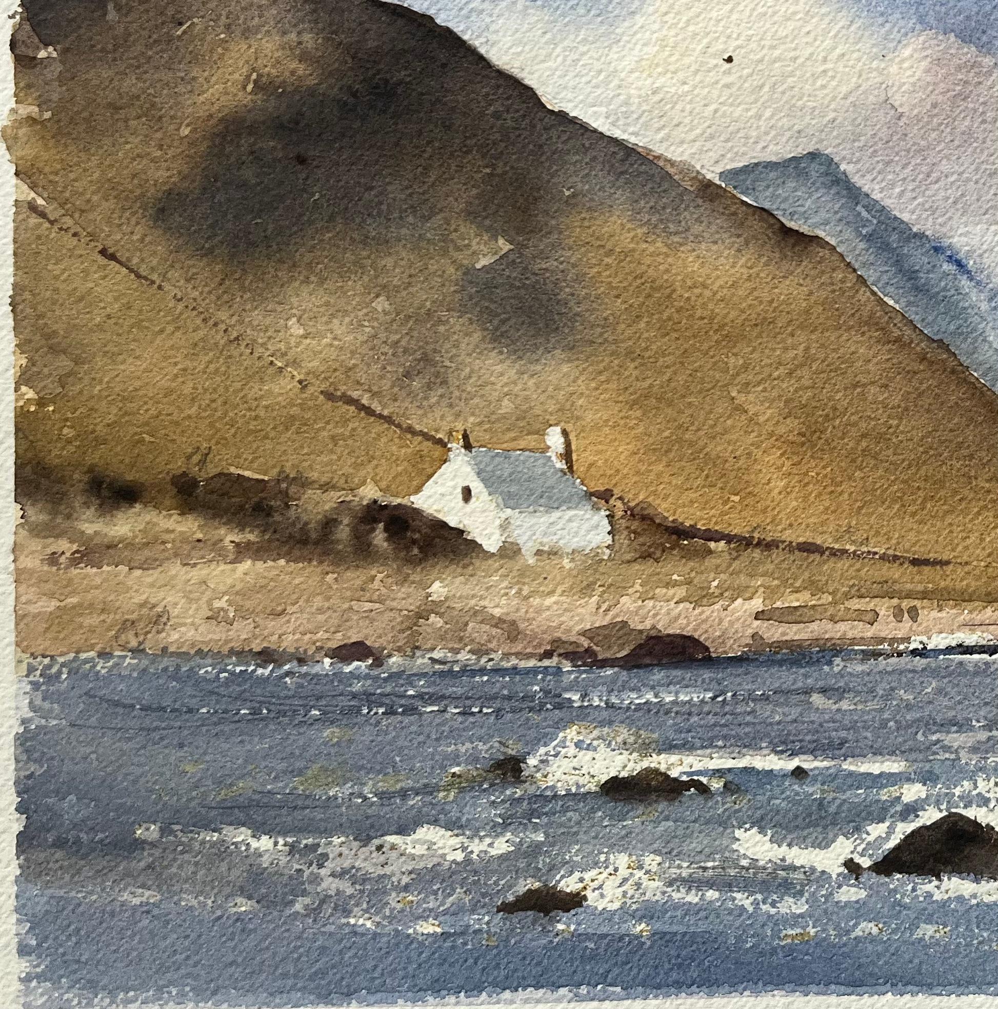 Acquerello impressionista britannico di un cottage delle Highlands e di un paesaggio montano - Painting Impressionismo di Anthony Avery