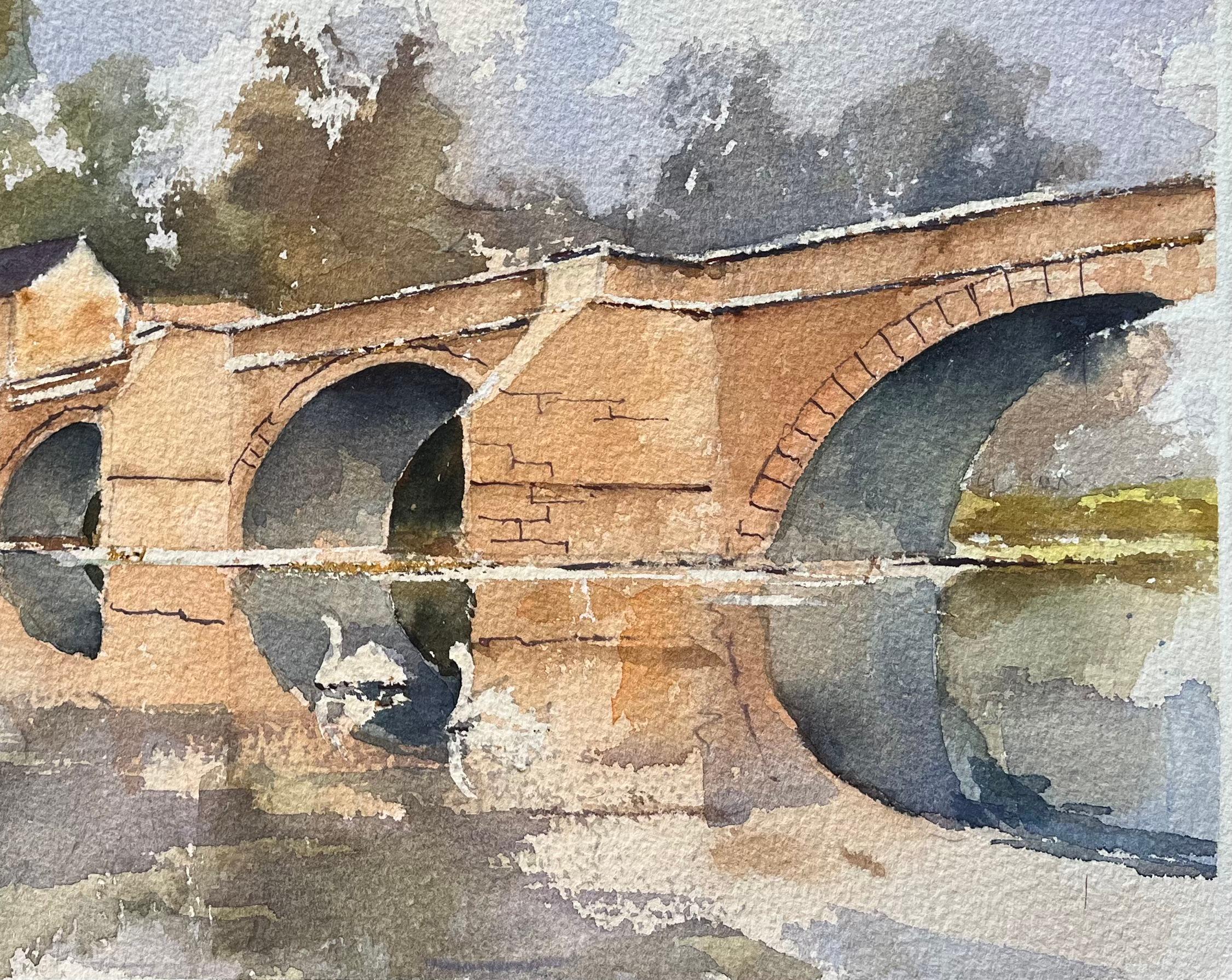 Acquerello impressionista britannico di un ponte storico in pietra e cottage - Painting Impressionismo di Anthony Avery