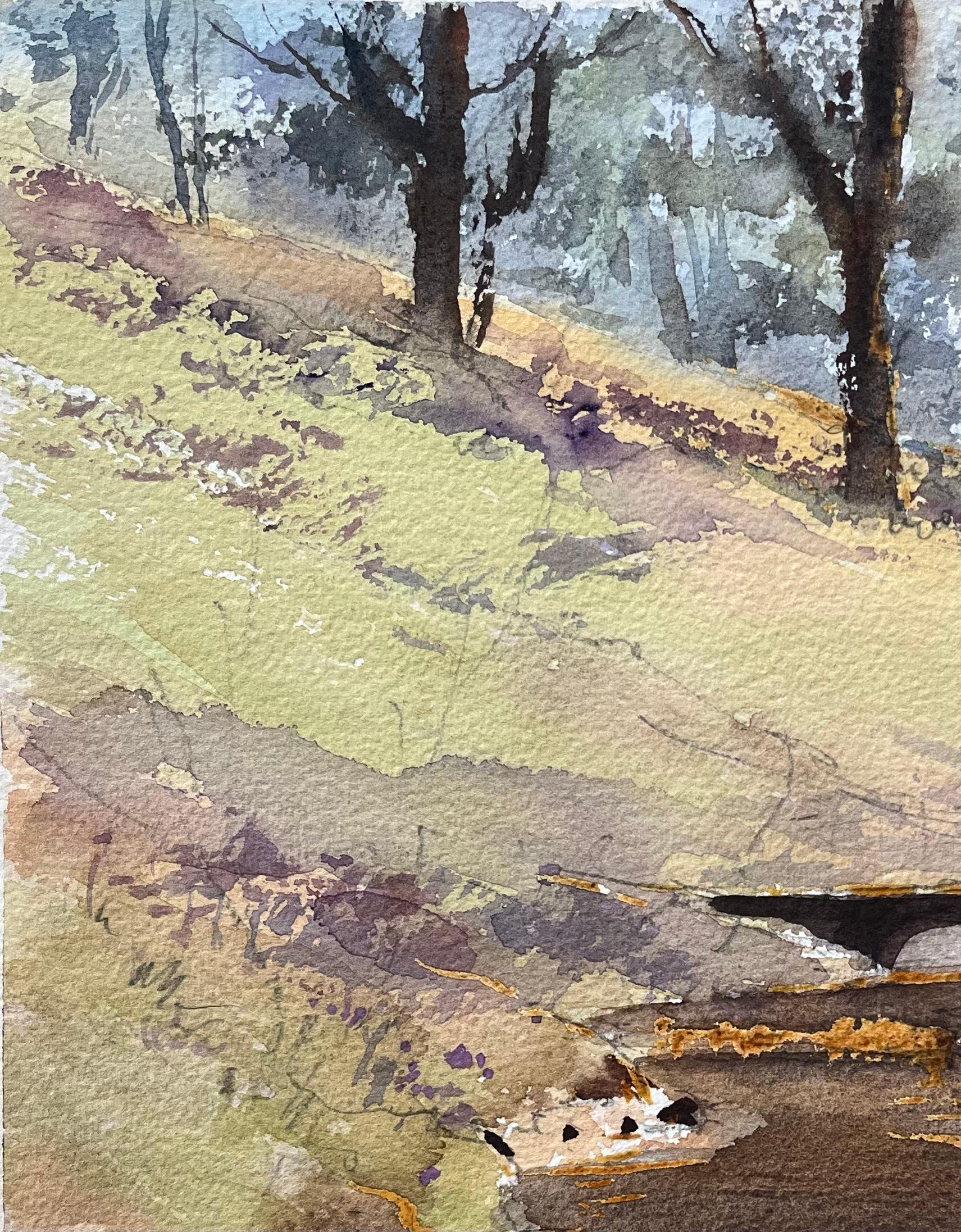 Aquarelle impressionniste britannique d'un ruisseau meanderant à travers des bois éclairés - Marron Landscape Painting par Anthony Avery