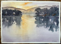 Acquerello impressionista britannico di un lago nebbioso al tramonto