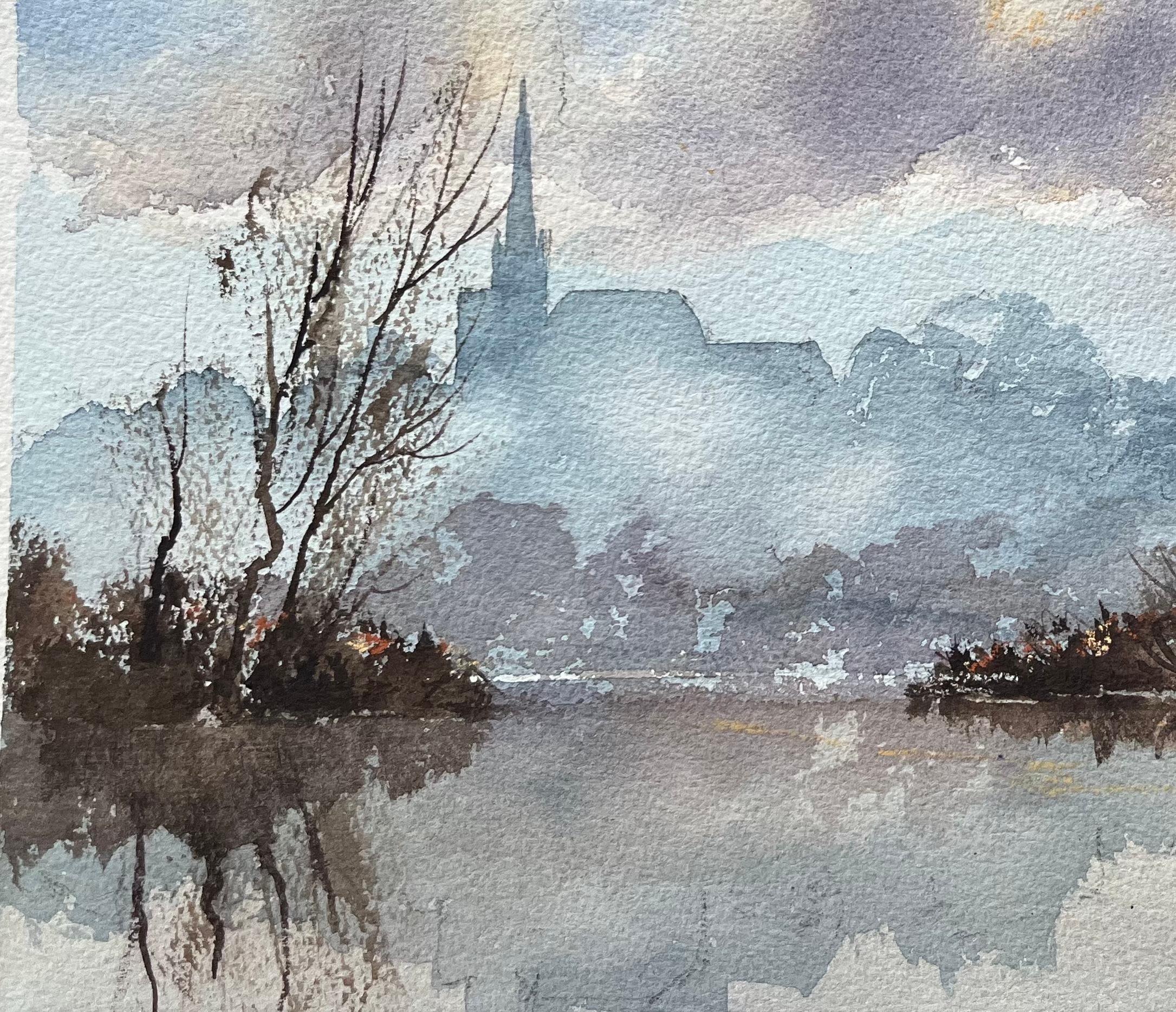 Titel: Britisches impressionistisches Aquarell einer nebligen Flussszene mit entfernter Kirchturmspitze
Von Anthony Avery (Brite 1946-2023)
Original-Aquarell auf Künstlerpapier, ungerahmt
Abmessungen: 11,25 x 15,25 Zoll (Höhe x Breite)
Zustand: Gut,