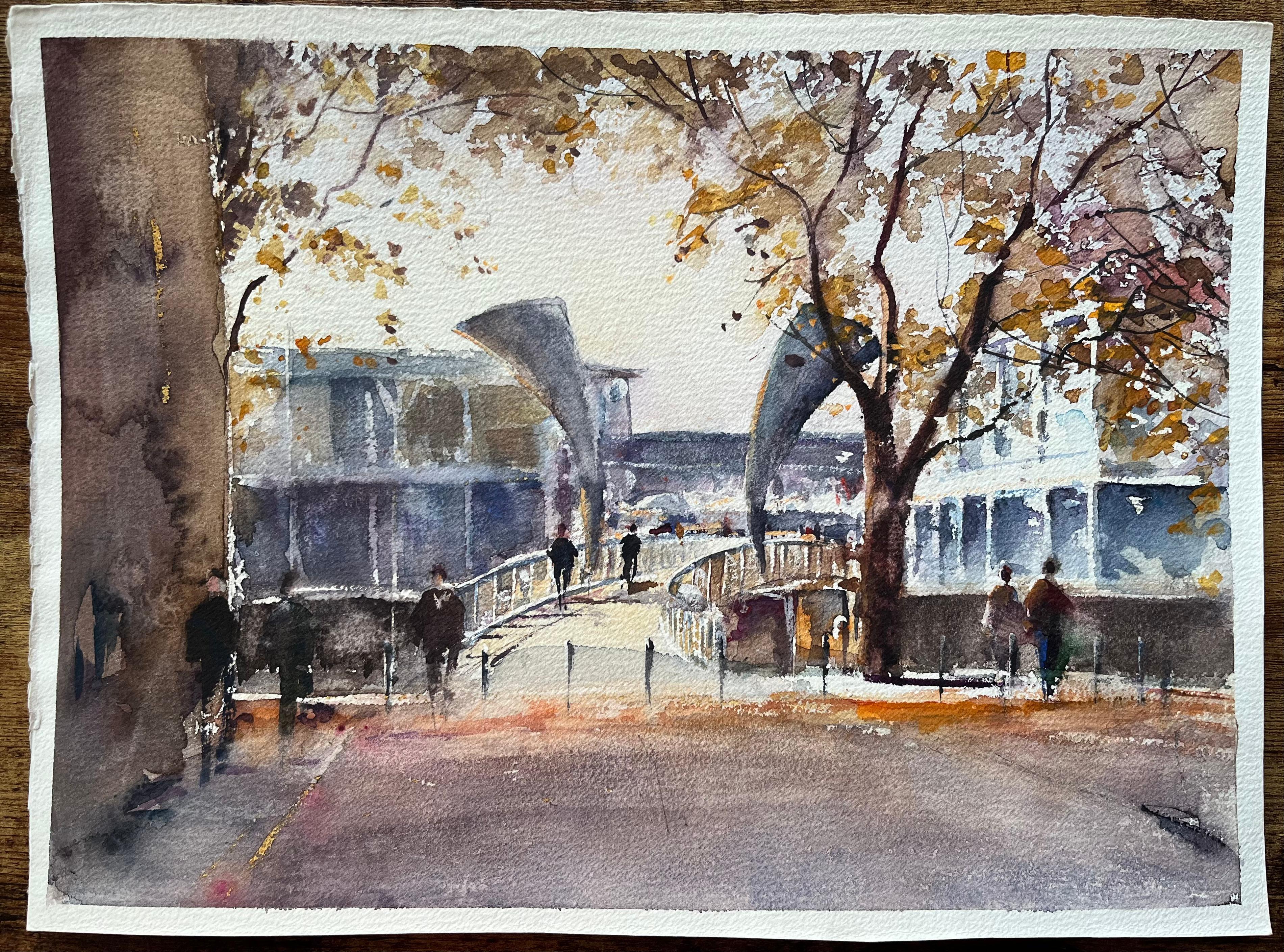Acuarela impresionista británica de un moderno puente peatonal en otoño - Painting de Anthony Avery