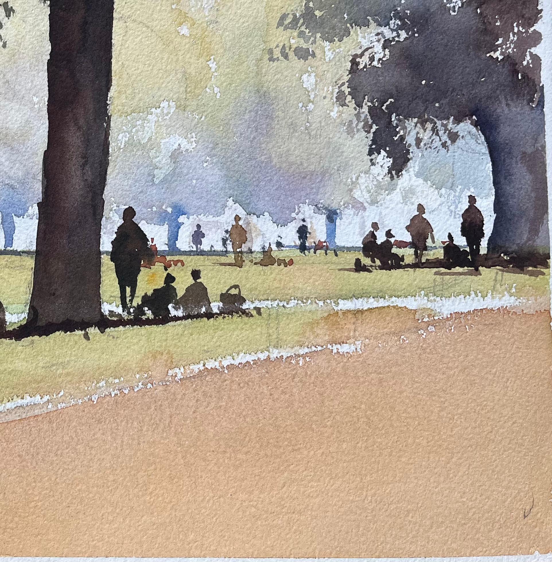 Acuarela impresionista británica de una escena de parque con figuras bajo los árboles - Landscape Painting Gris de Anthony Avery